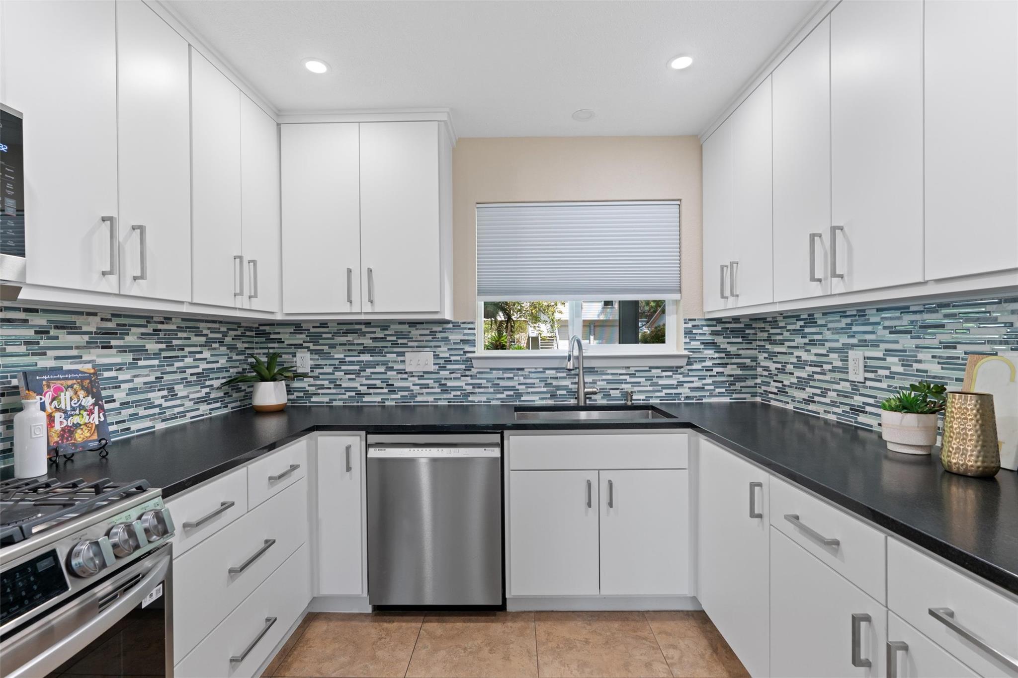 4111  Everest Ln, photo 10