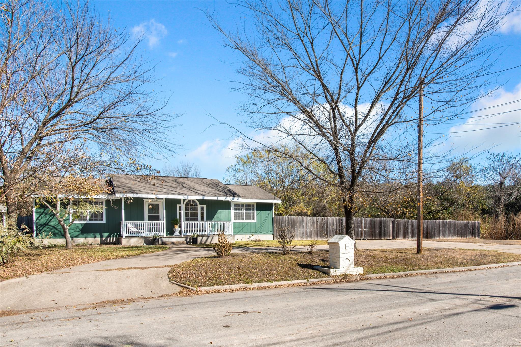 5706  Tura Ln, photo 2