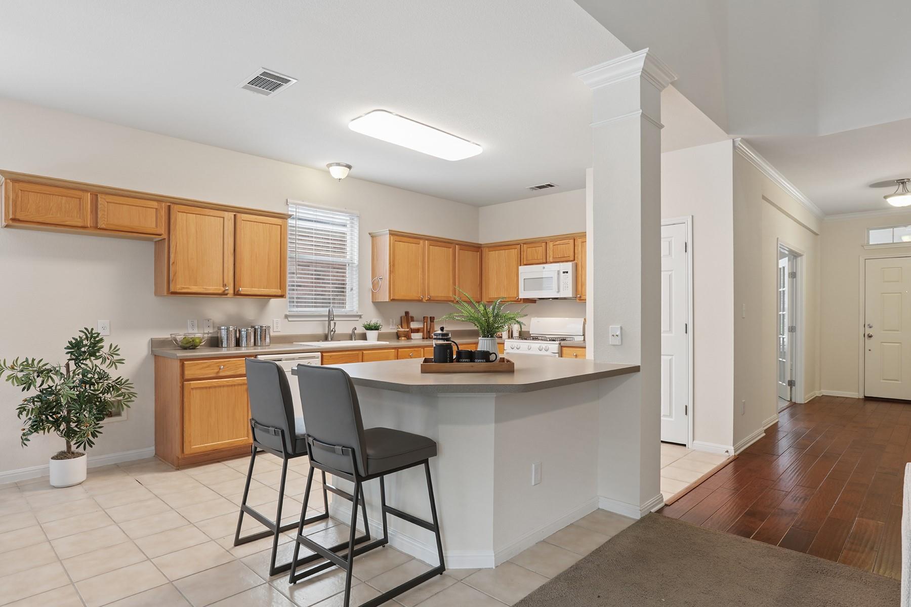 2225  Lou John St, photo 11