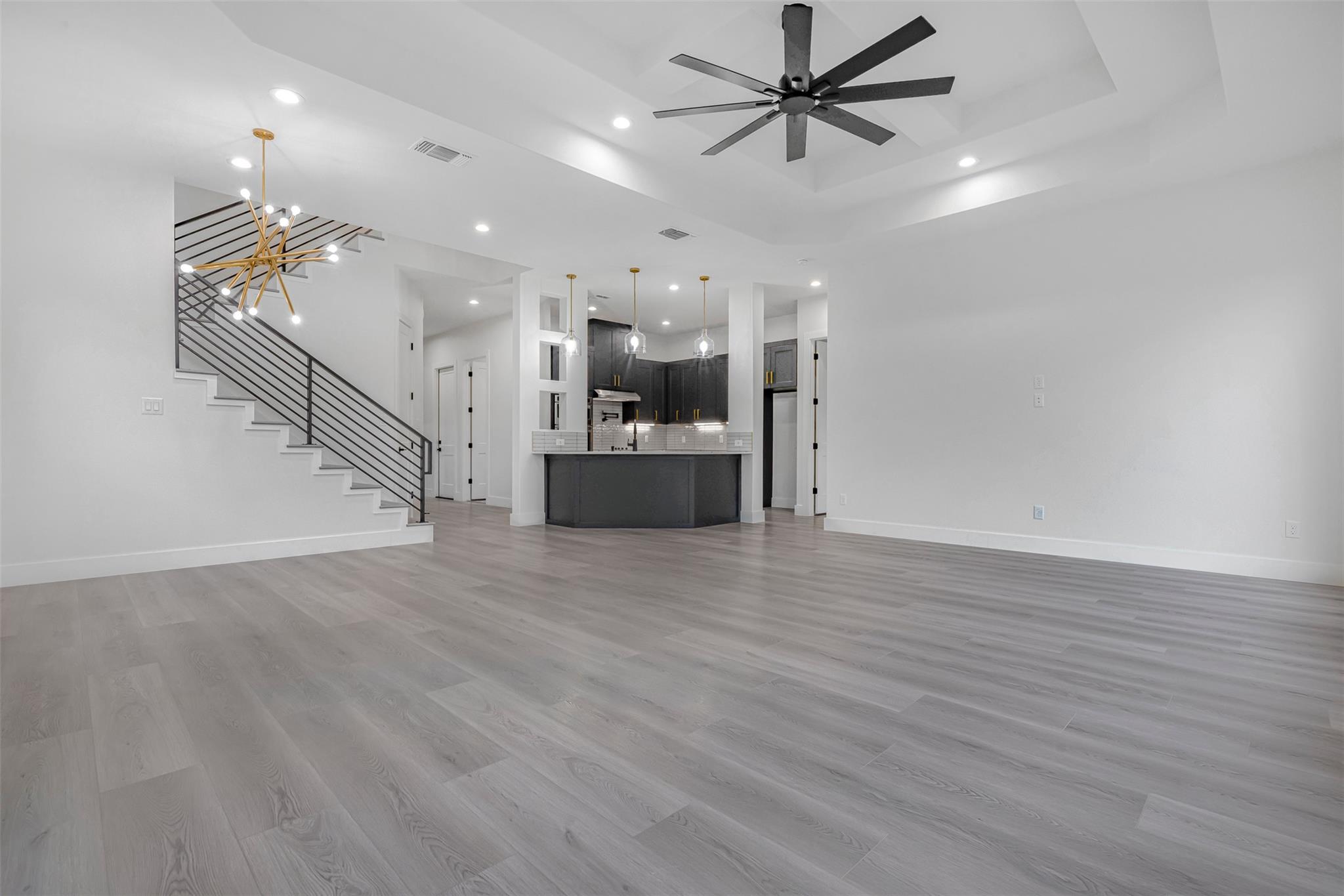 303  W Lane Ave, photo 4