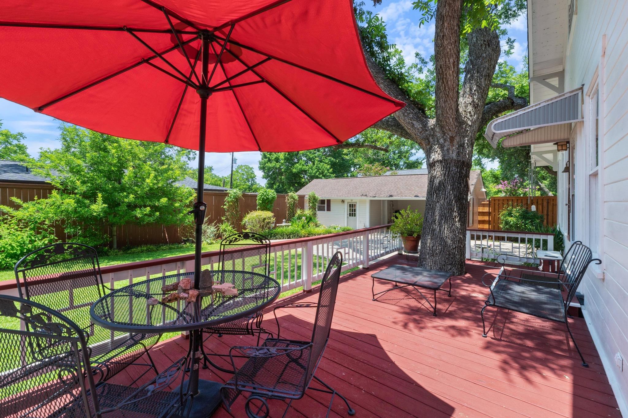 810 E University Ave, photo 12