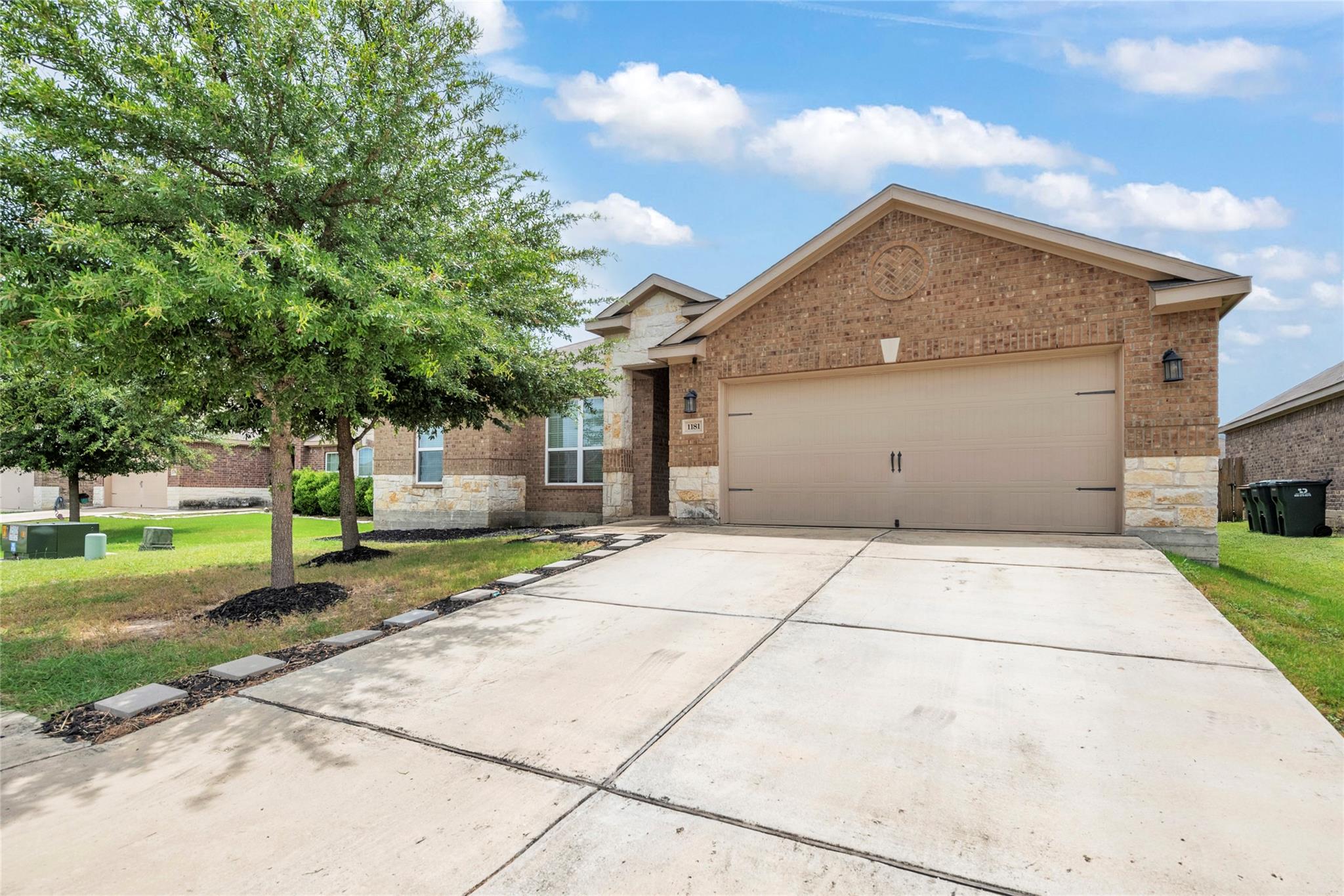 1181  Violet Ln, photo 2