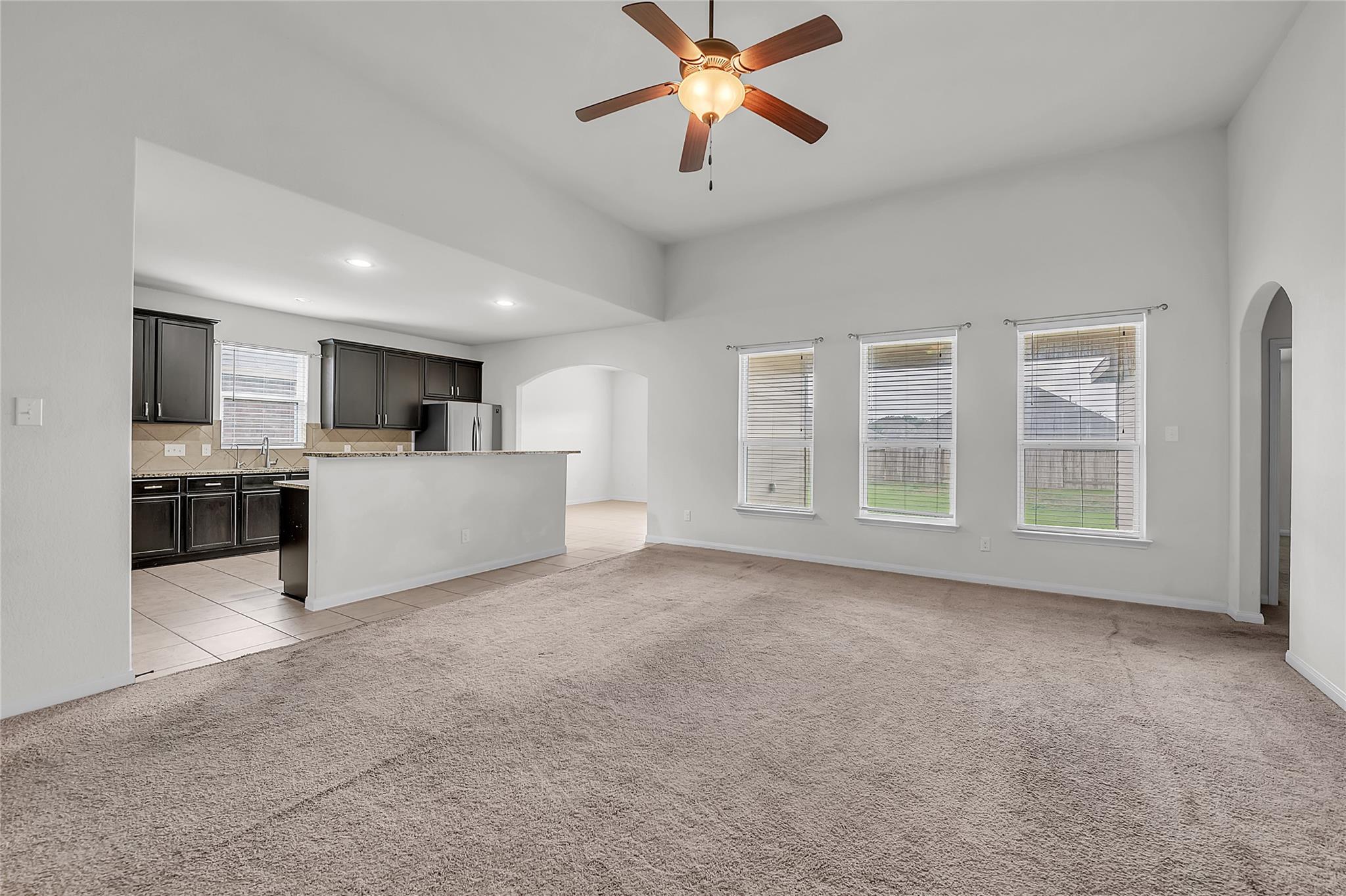 1181  Violet Ln, photo 3