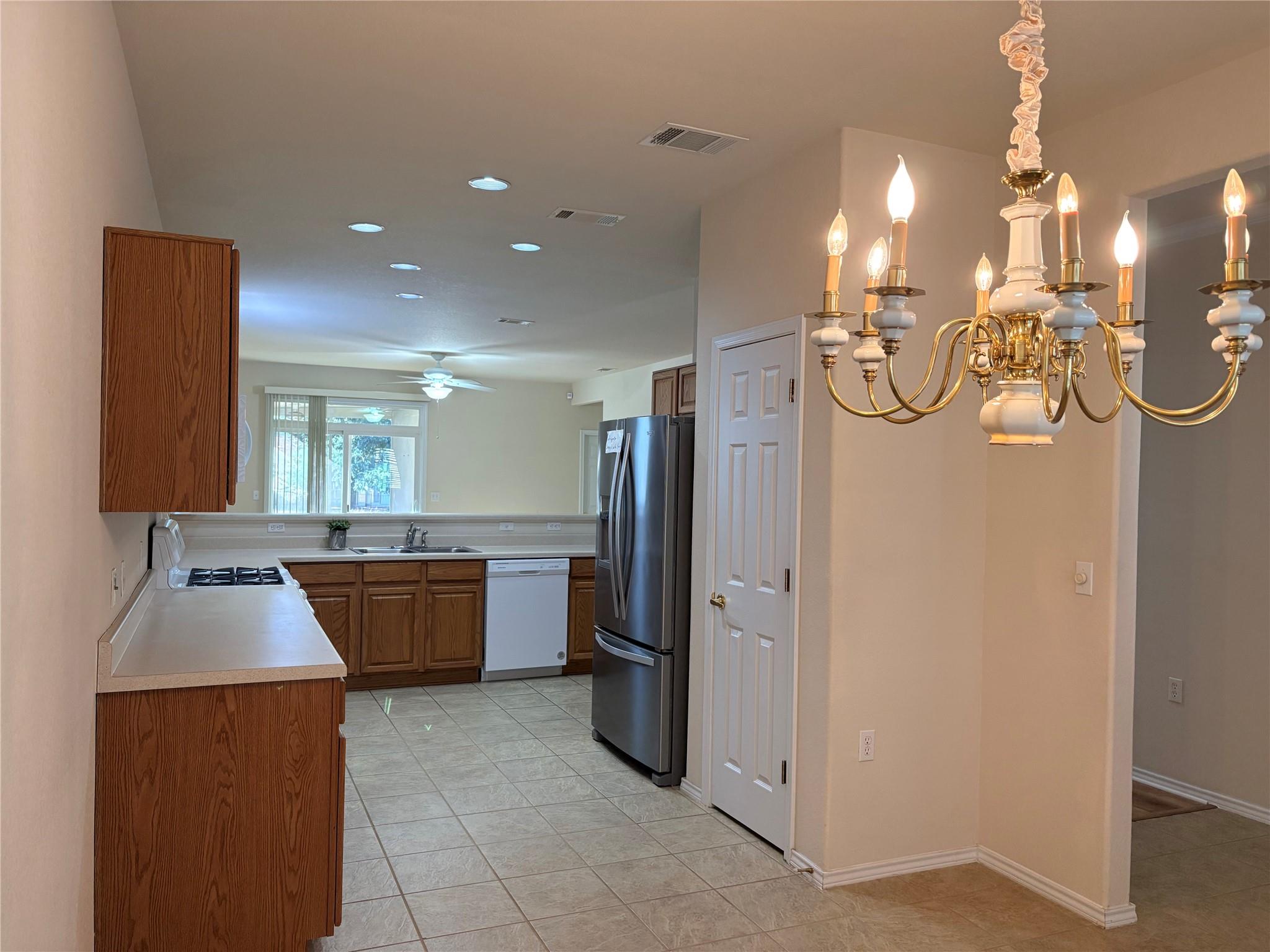 318  Crockett Loop, photo 10