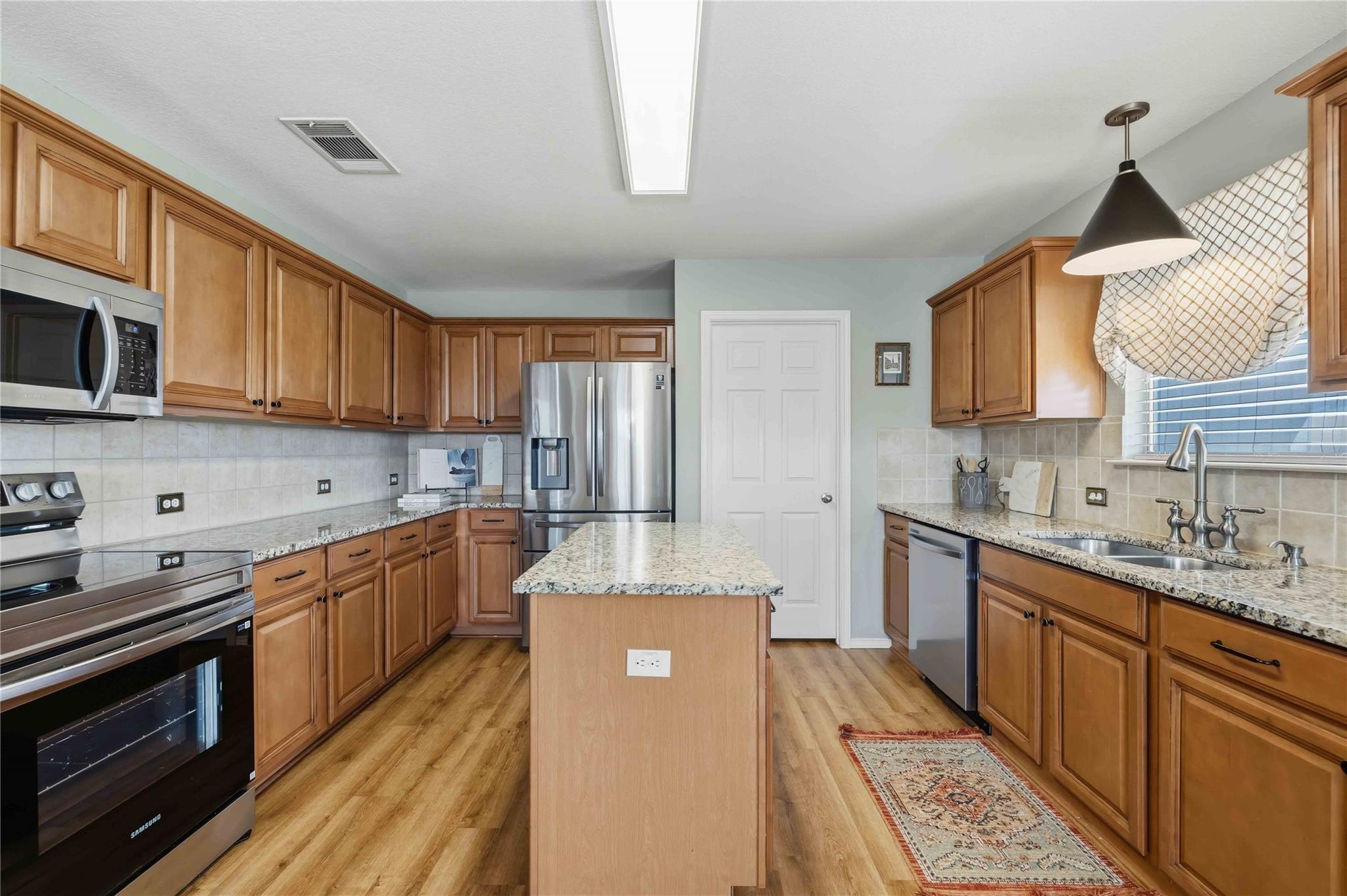 12301  Dwight Eisenhower St, photo 4