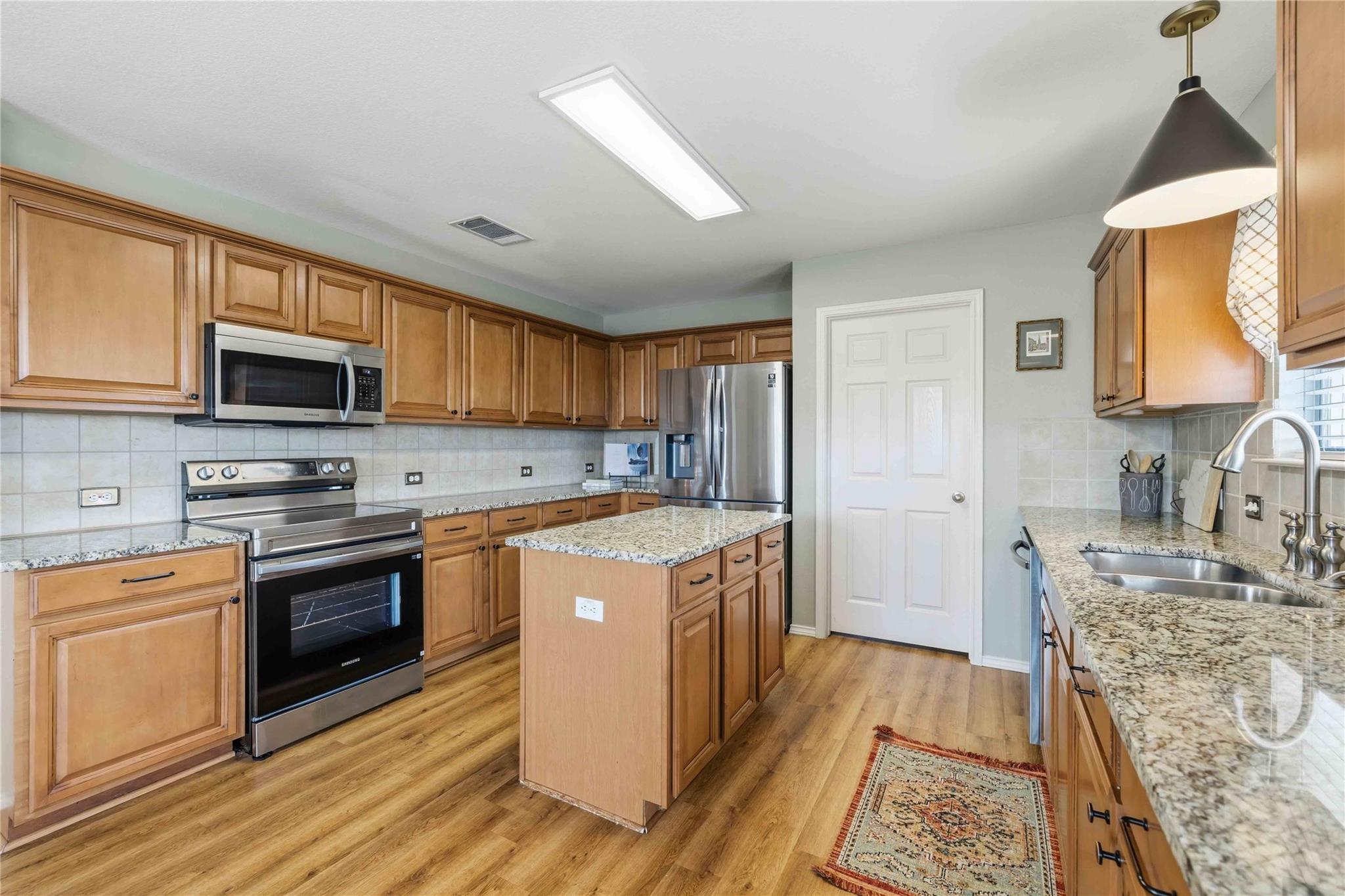 12301  Dwight Eisenhower St, photo 6