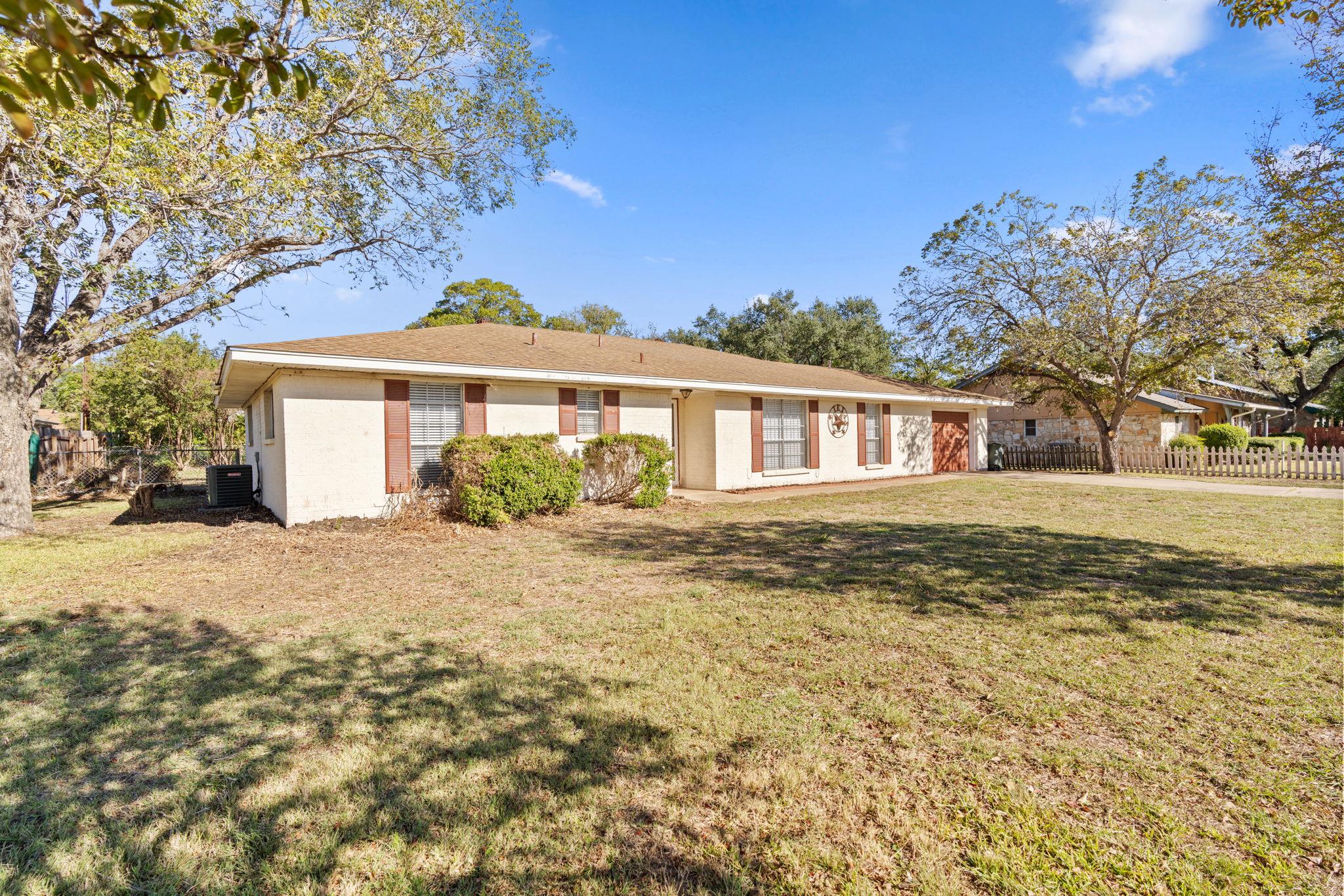 418  Hernandos Loop, photo 2