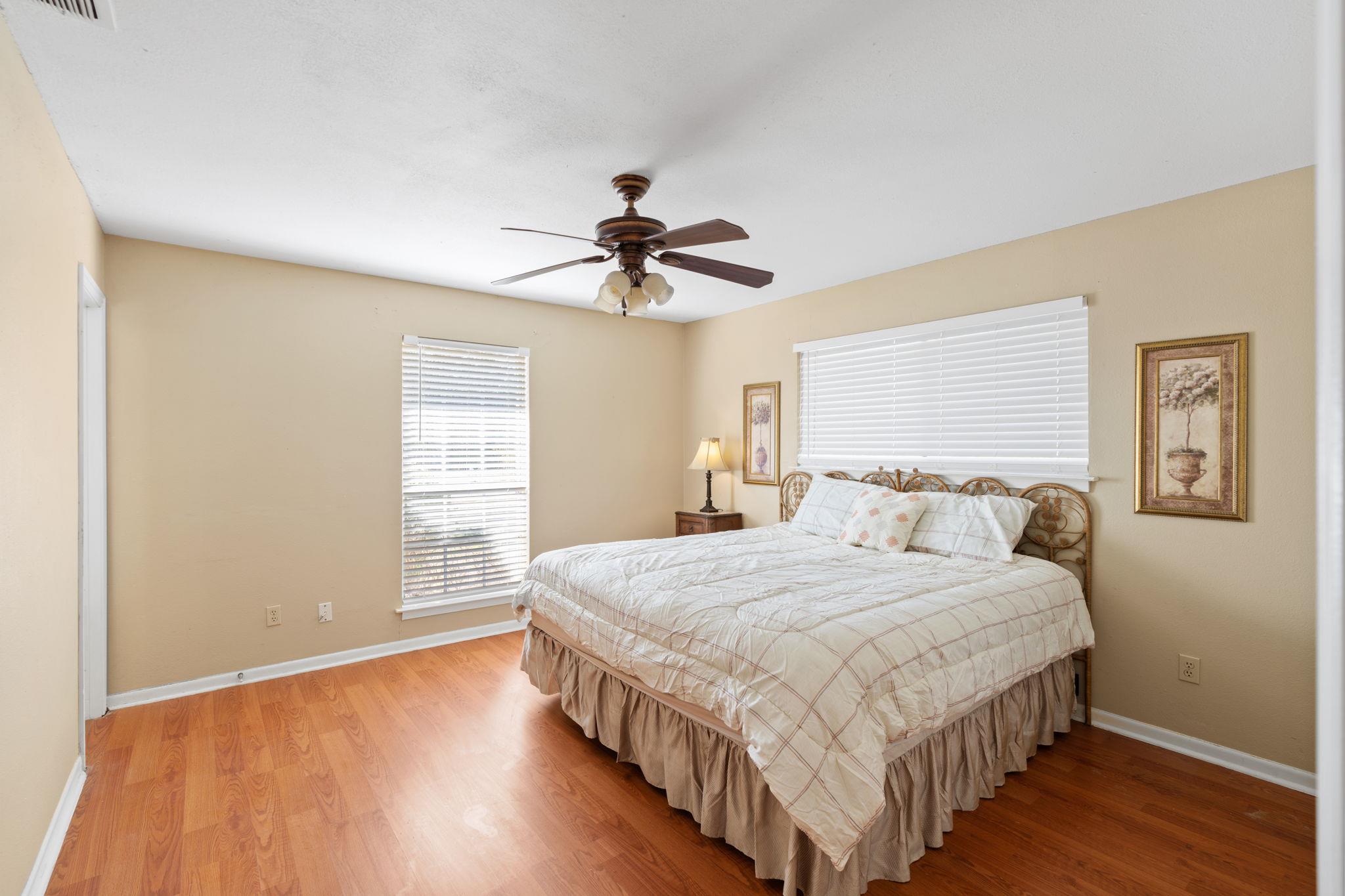 418  Hernandos Loop, photo 11