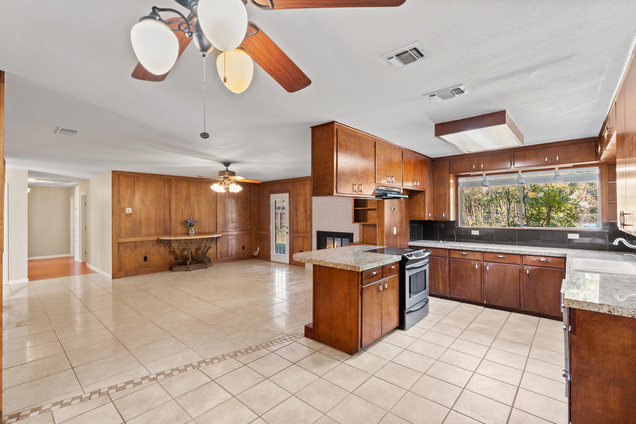 418  Hernandos Loop, photo 8