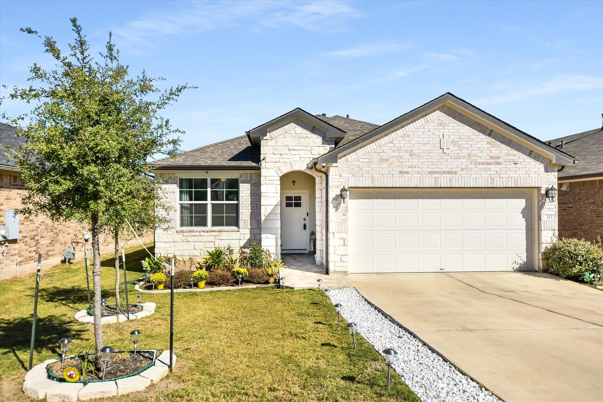213  Brooklyn Dr, photo 2