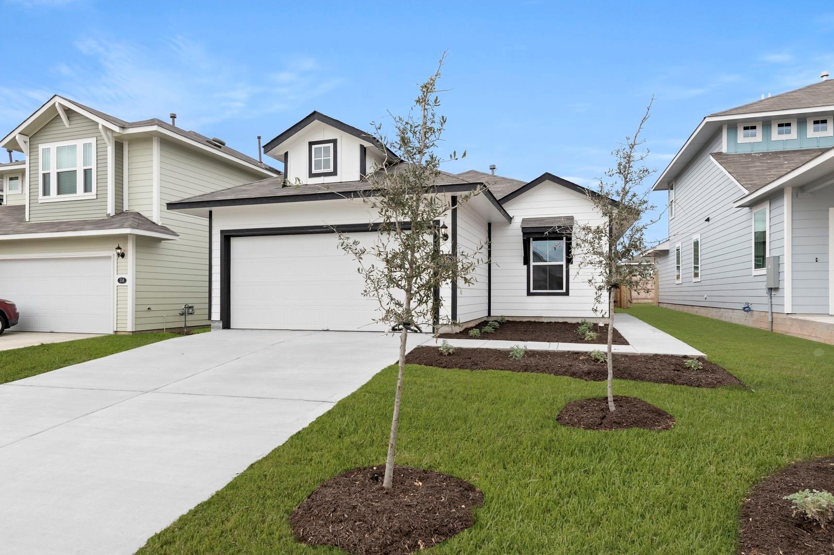 348  Jade St, photo 3