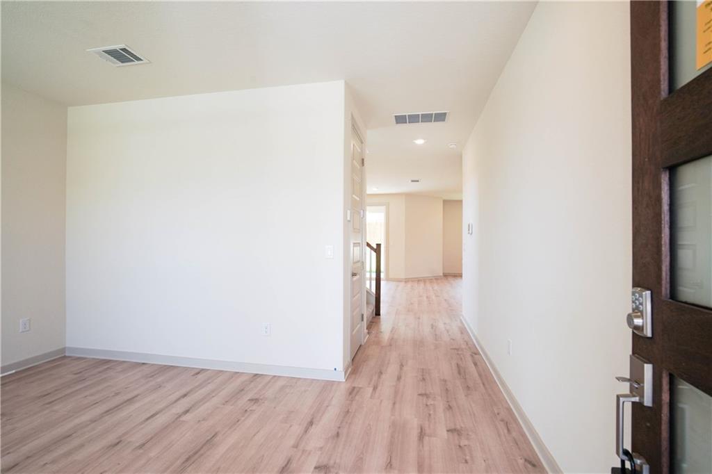 2341  Gabriels Horn Rd, photo 3