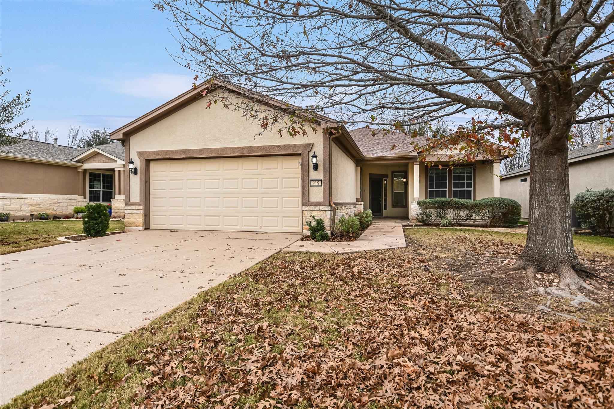 915  Apache Mountain Ln, photo 2