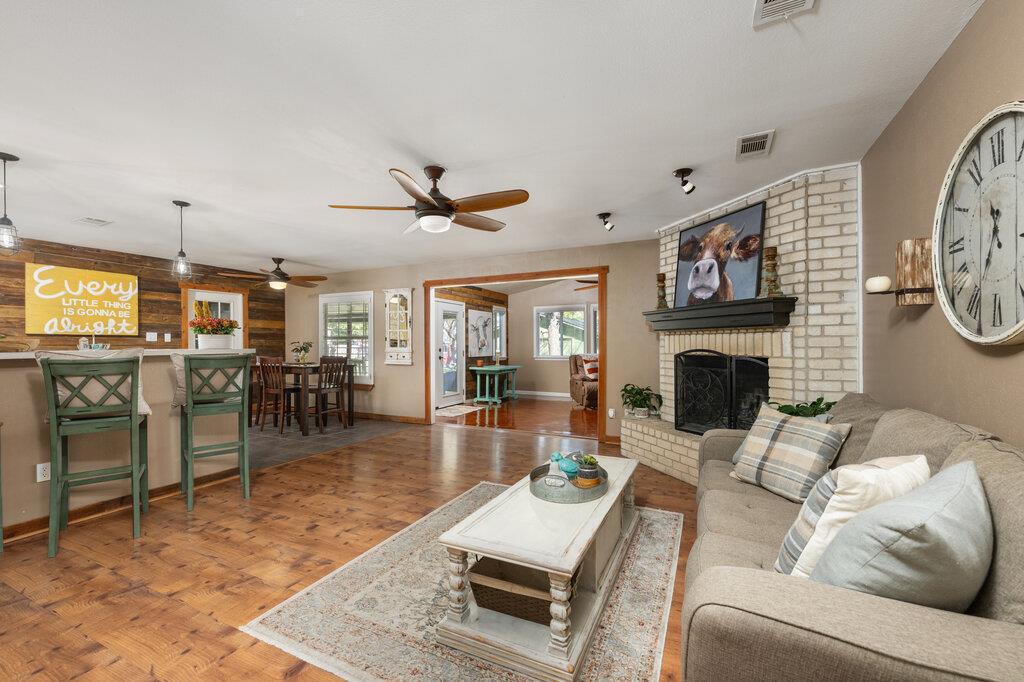 1802  Bumblebee Dr, photo 4