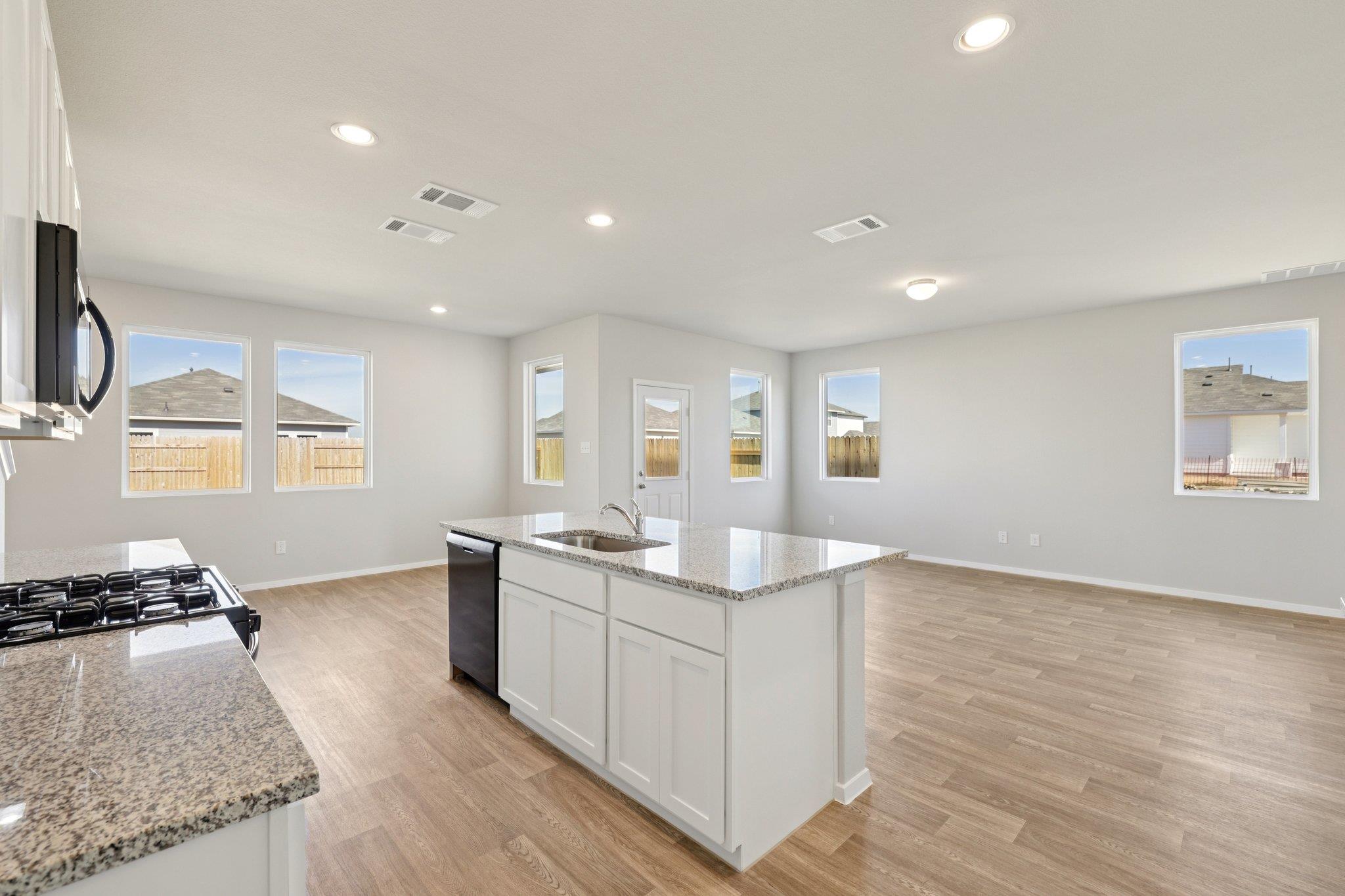 312  Jade St, photo 9