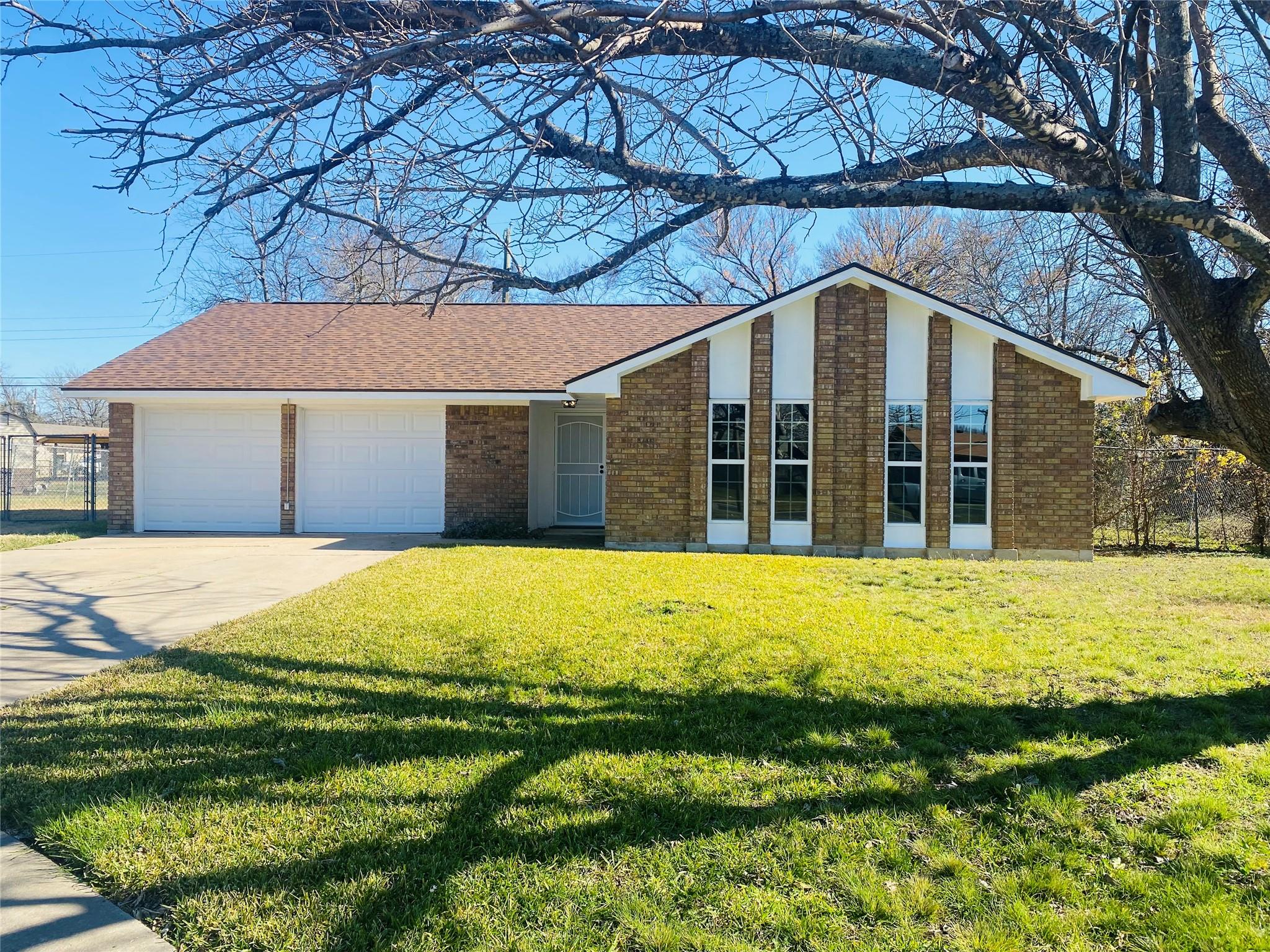 2104  Beta Cir, photo 2