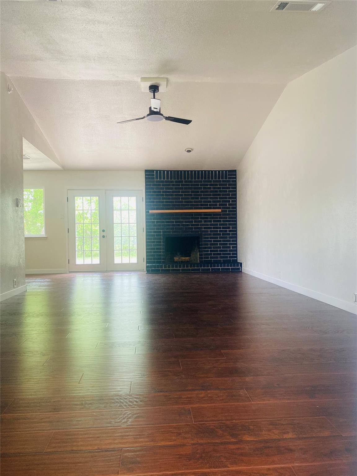 2104  Beta Cir, photo 3