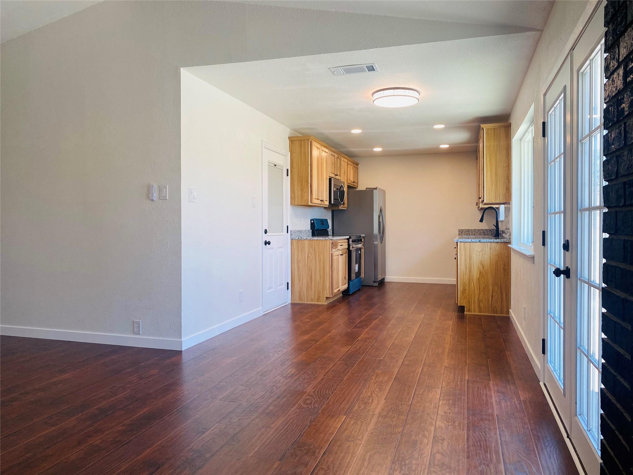 2104  Beta Cir, photo 4