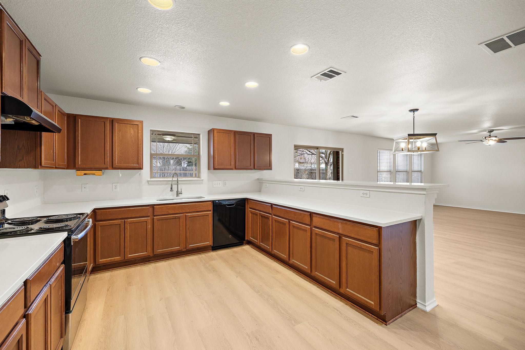 924  Oatmeal Dr, photo 3
