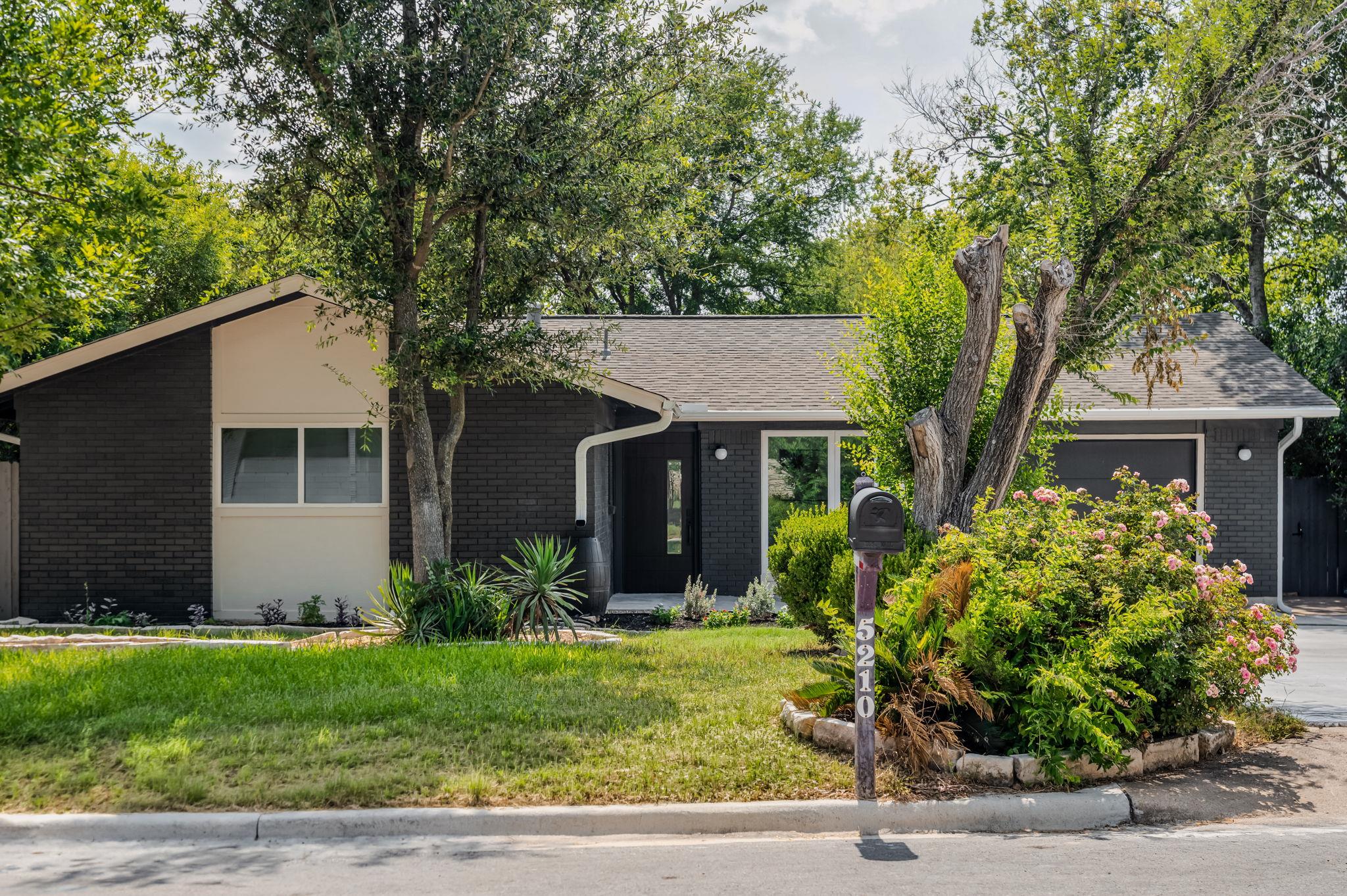 5210  Gladstone Dr, photo 3