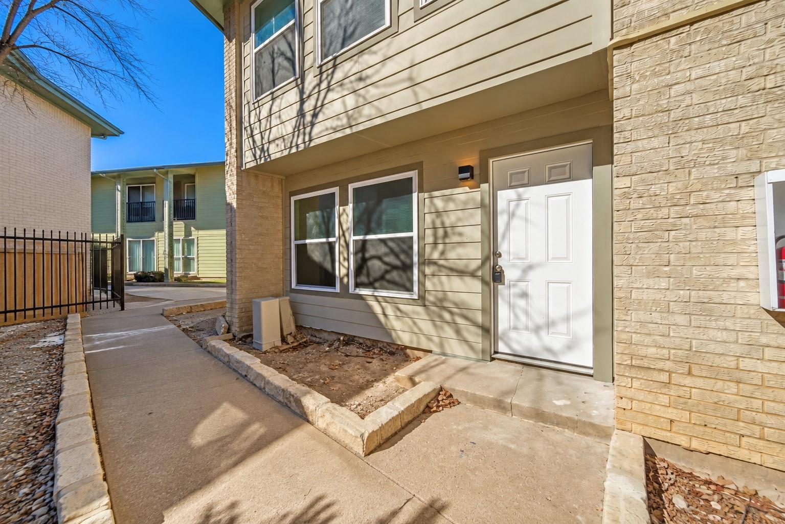 2124  Burton Dr  #125, photo 2