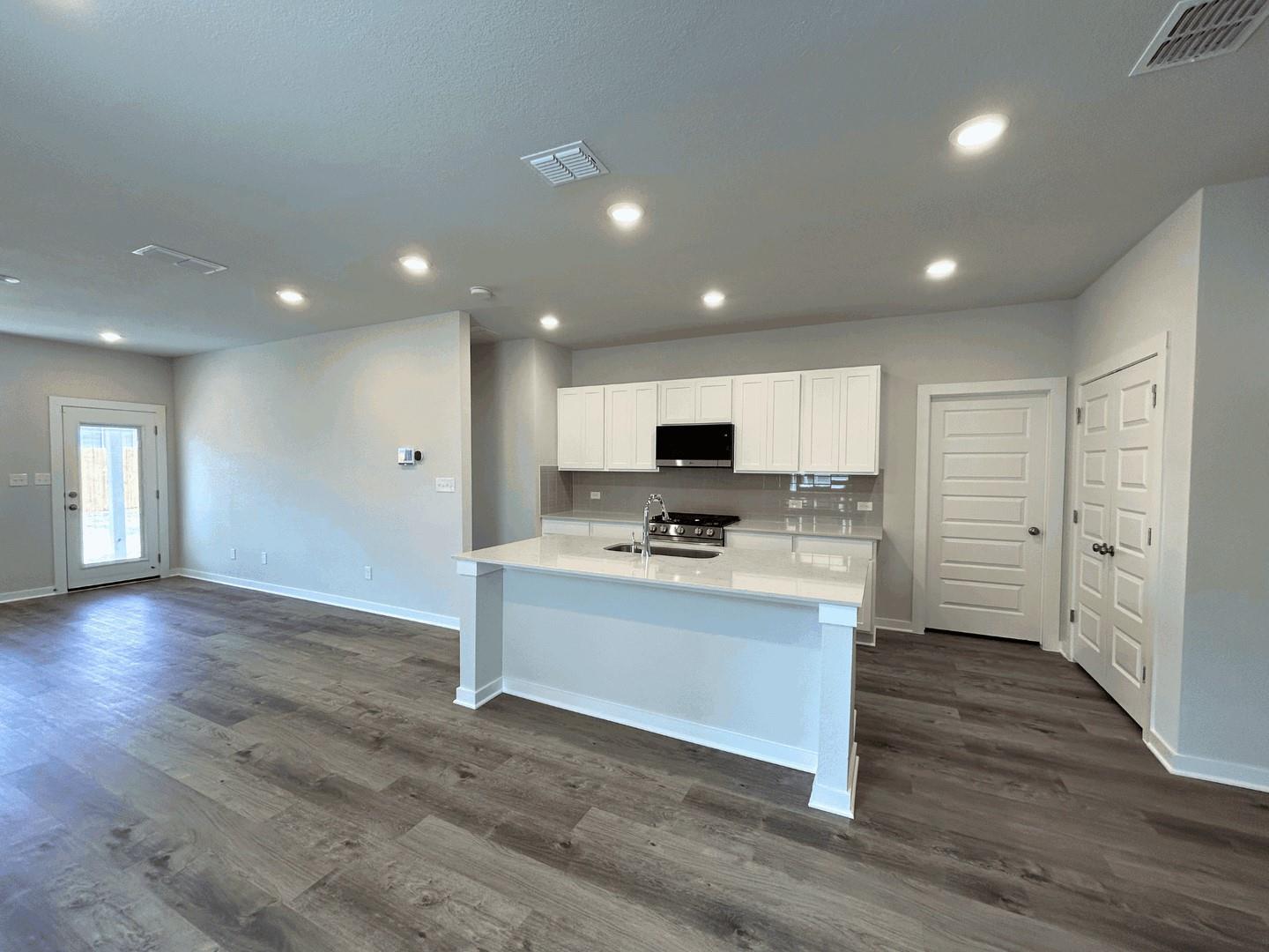 106 Hornet St photo 3