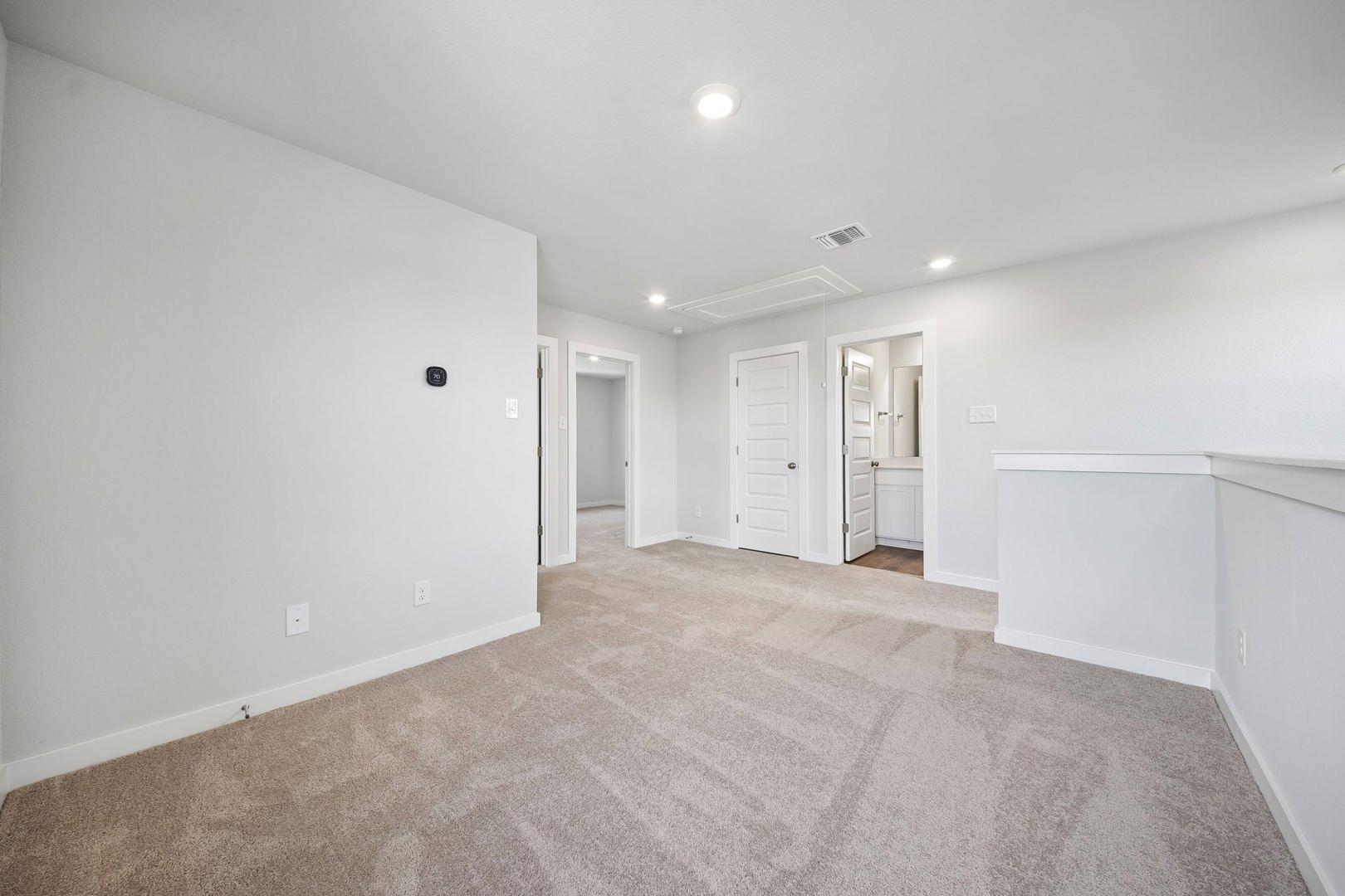106 Hornet St photo 9