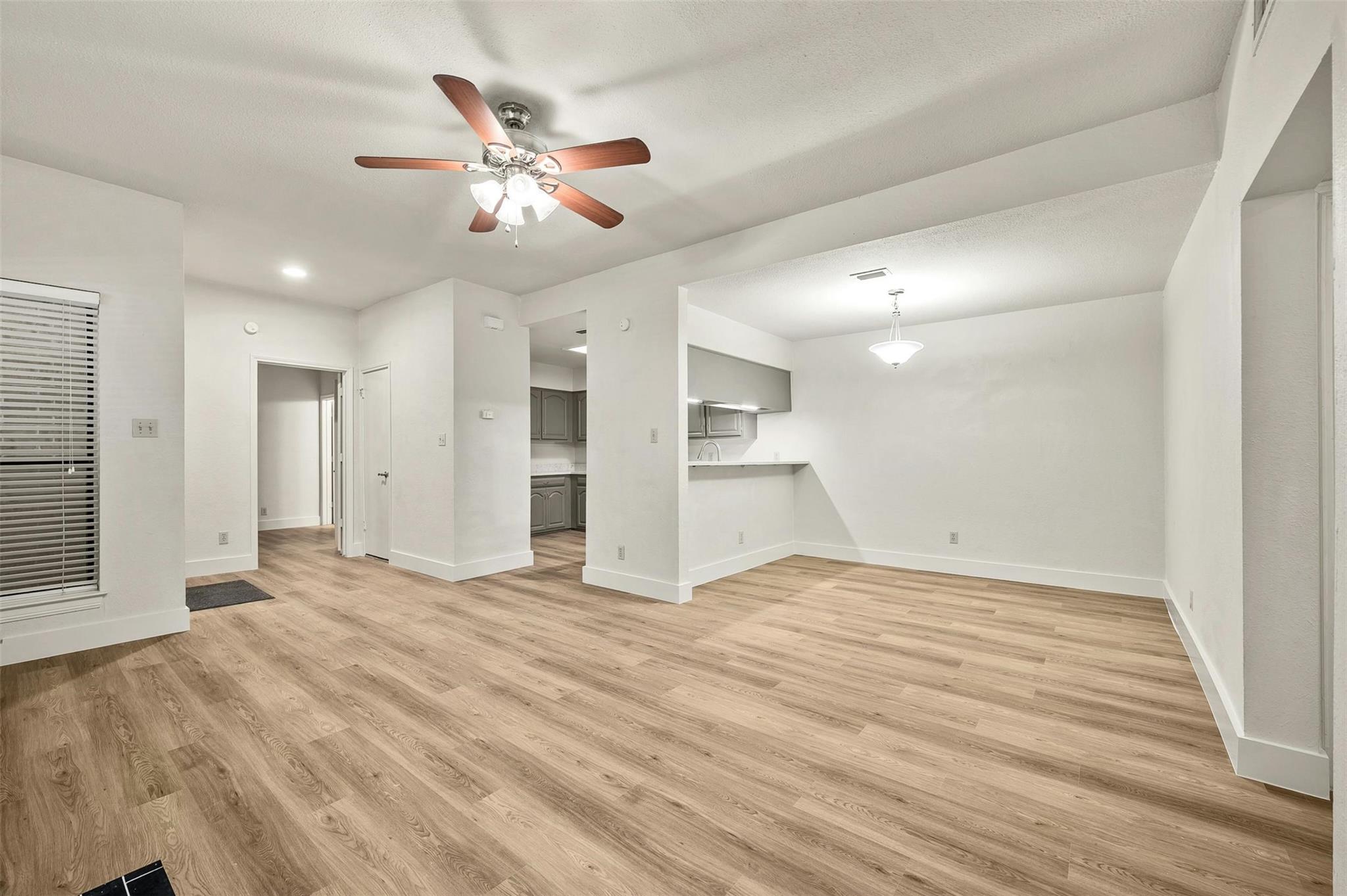 1910  Robbins Pl  #105, photo 2