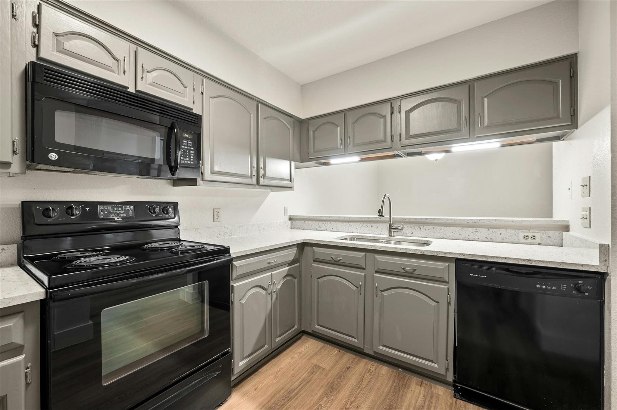 1910  Robbins Pl  #105, photo 11