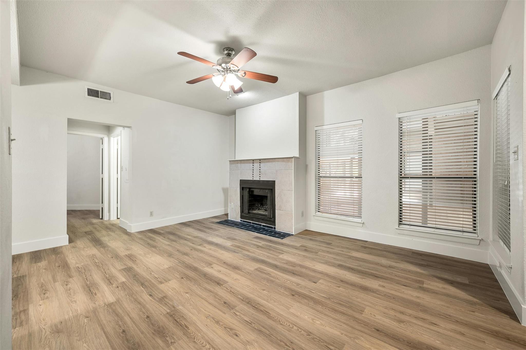 1910  Robbins Pl  #105, photo 3