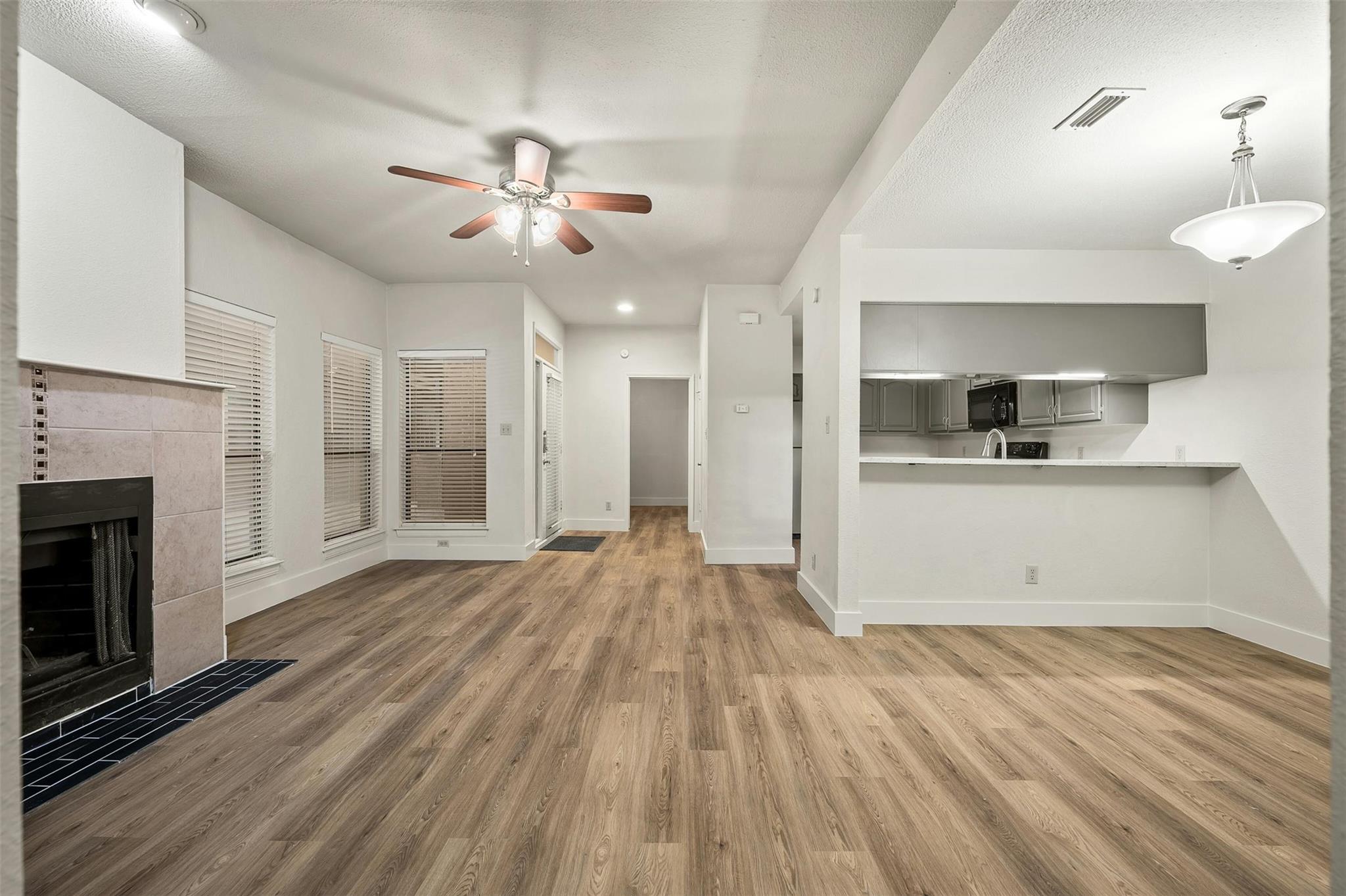 1910  Robbins Pl  #105, photo 5