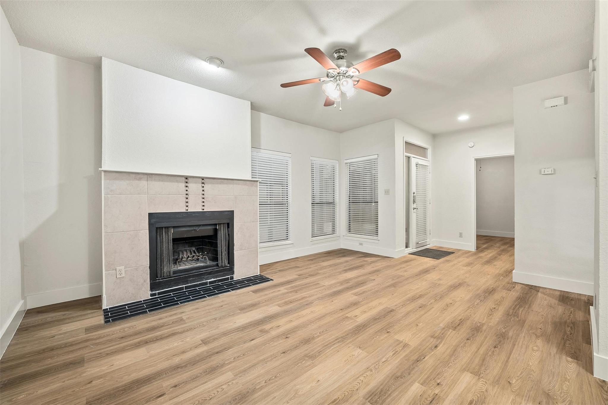 1910  Robbins Pl  #105, photo 6