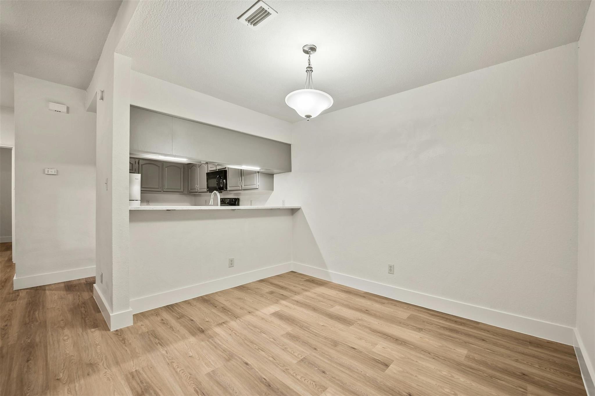 1910  Robbins Pl  #105, photo 8