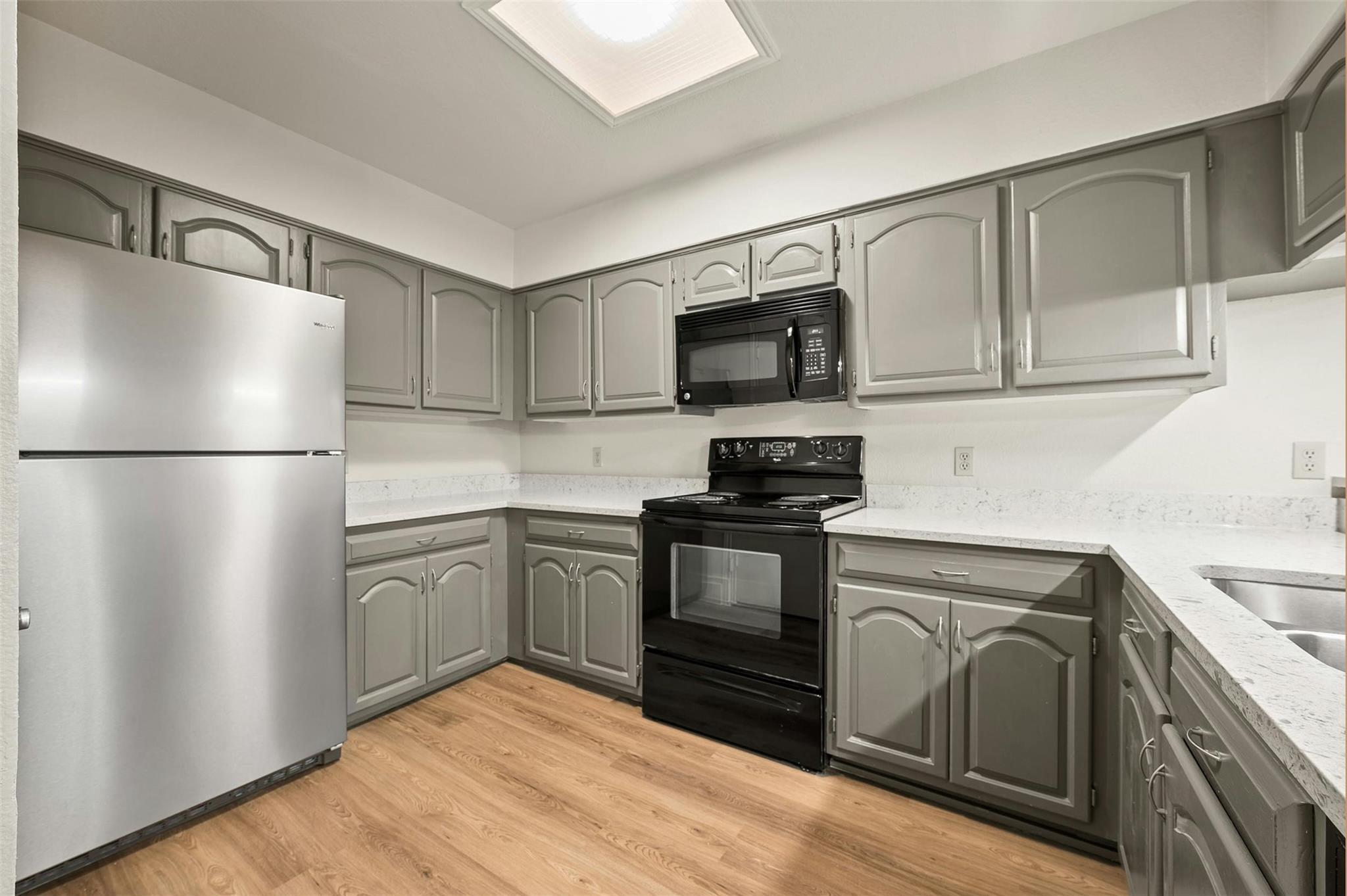 1910  Robbins Pl  #105, photo 10