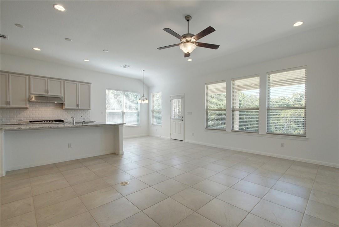 113  Meadow Wood Cv, photo 2