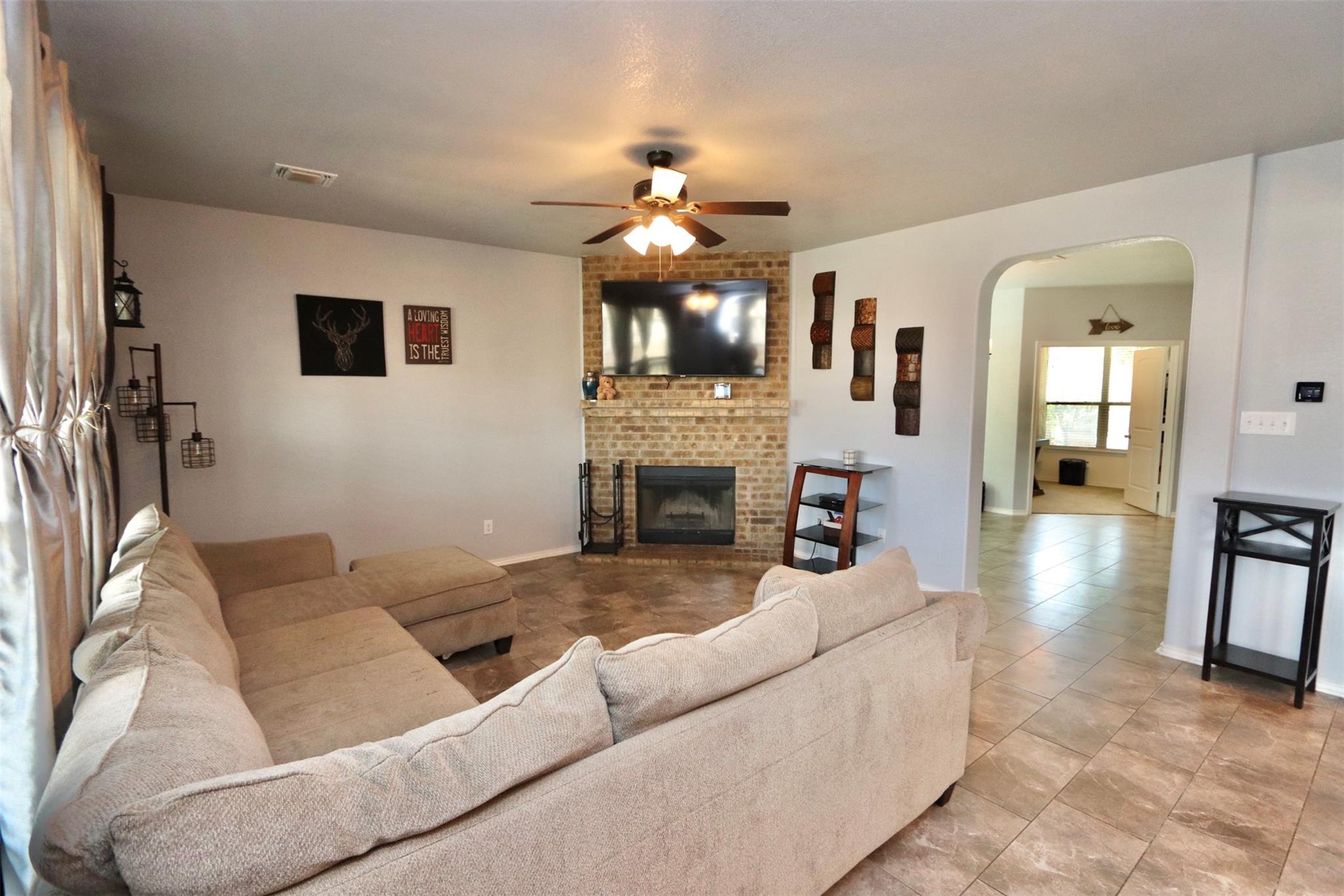 1712  Uhland Dr, photo 4