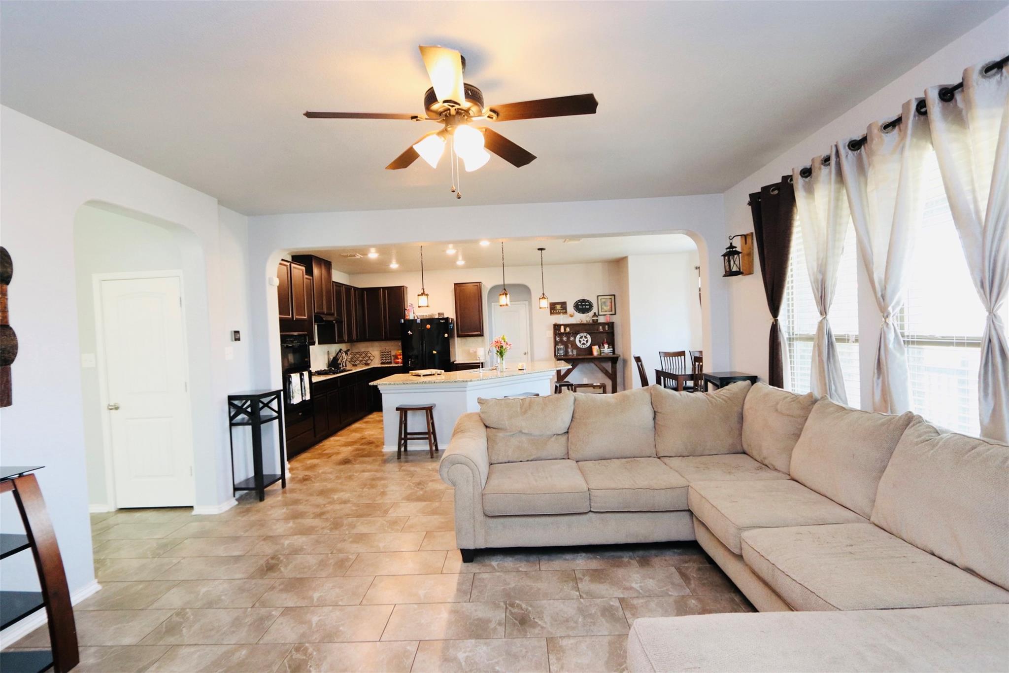 1712  Uhland Dr, photo 7