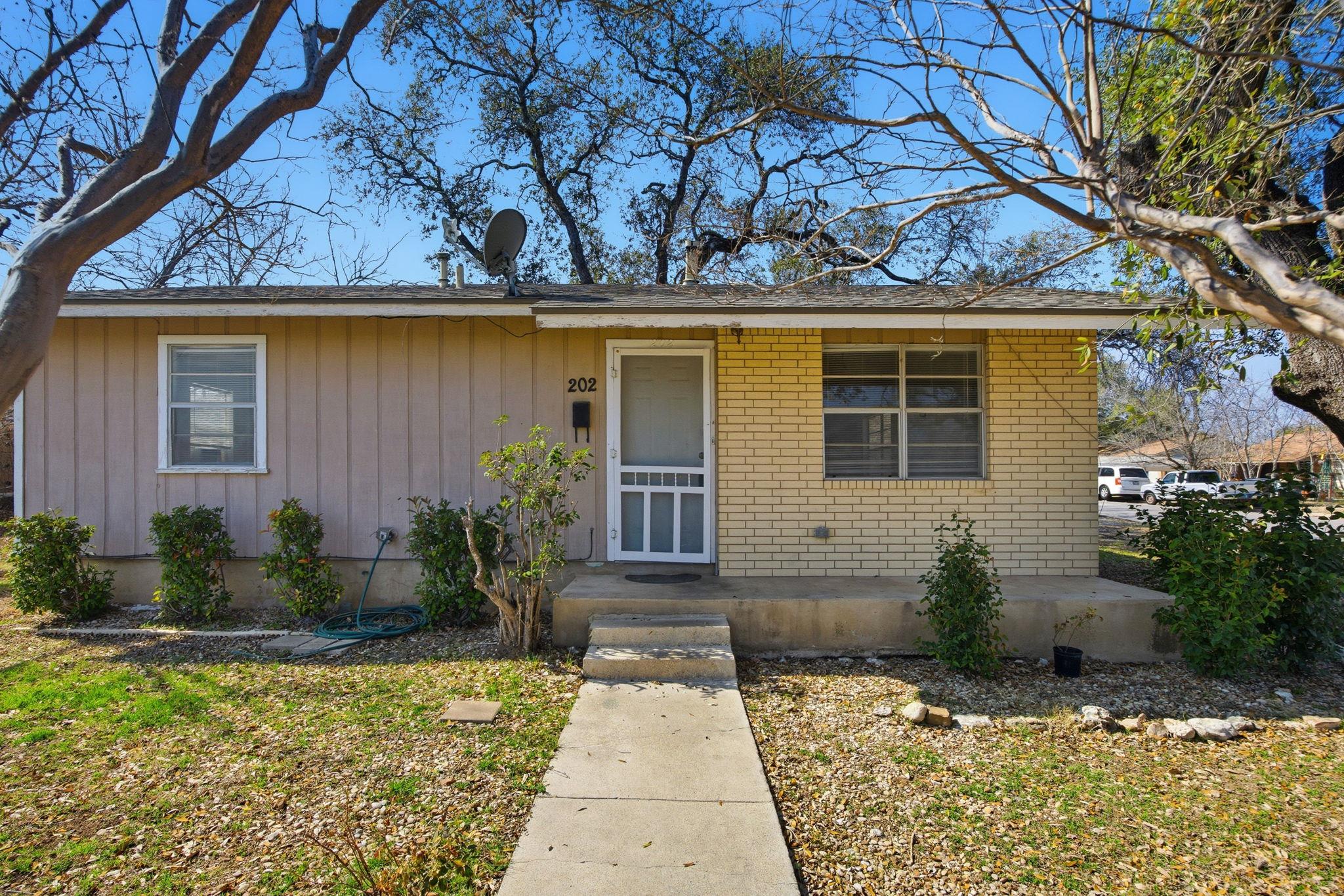 202  Forest St, photo 3