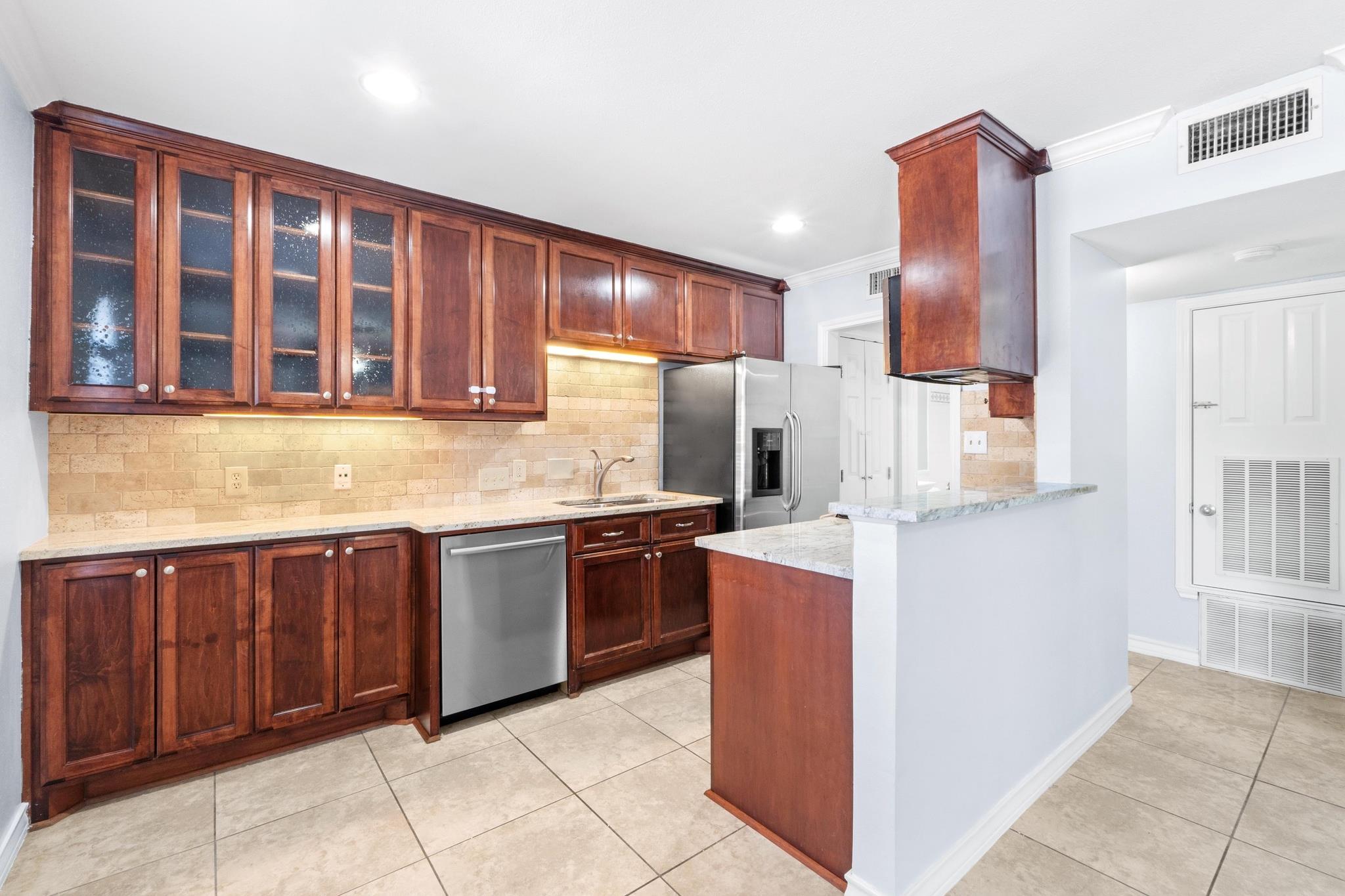 407 E 45th St  #108, photo 2