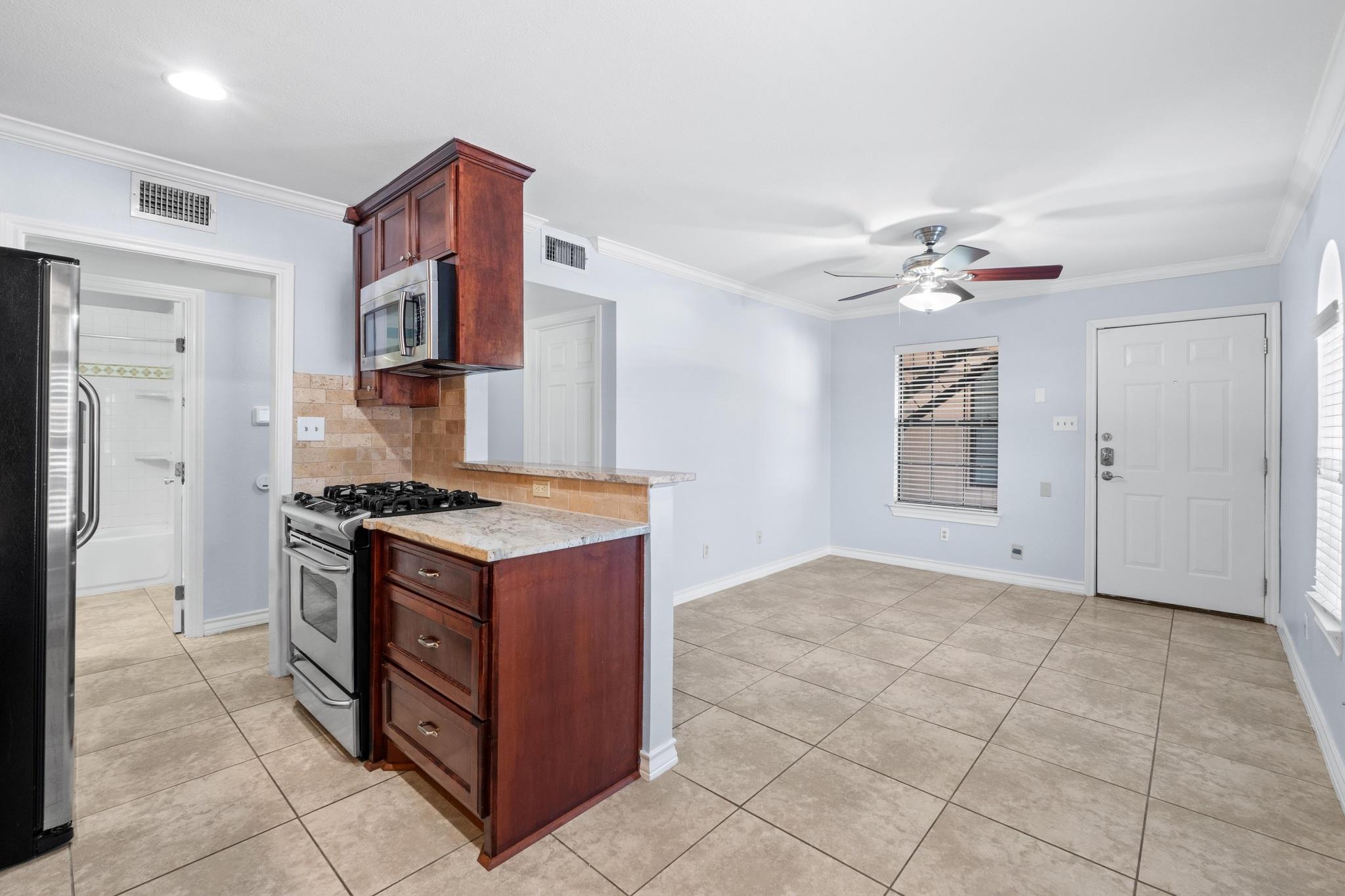 407 E 45th St  #108, photo 10