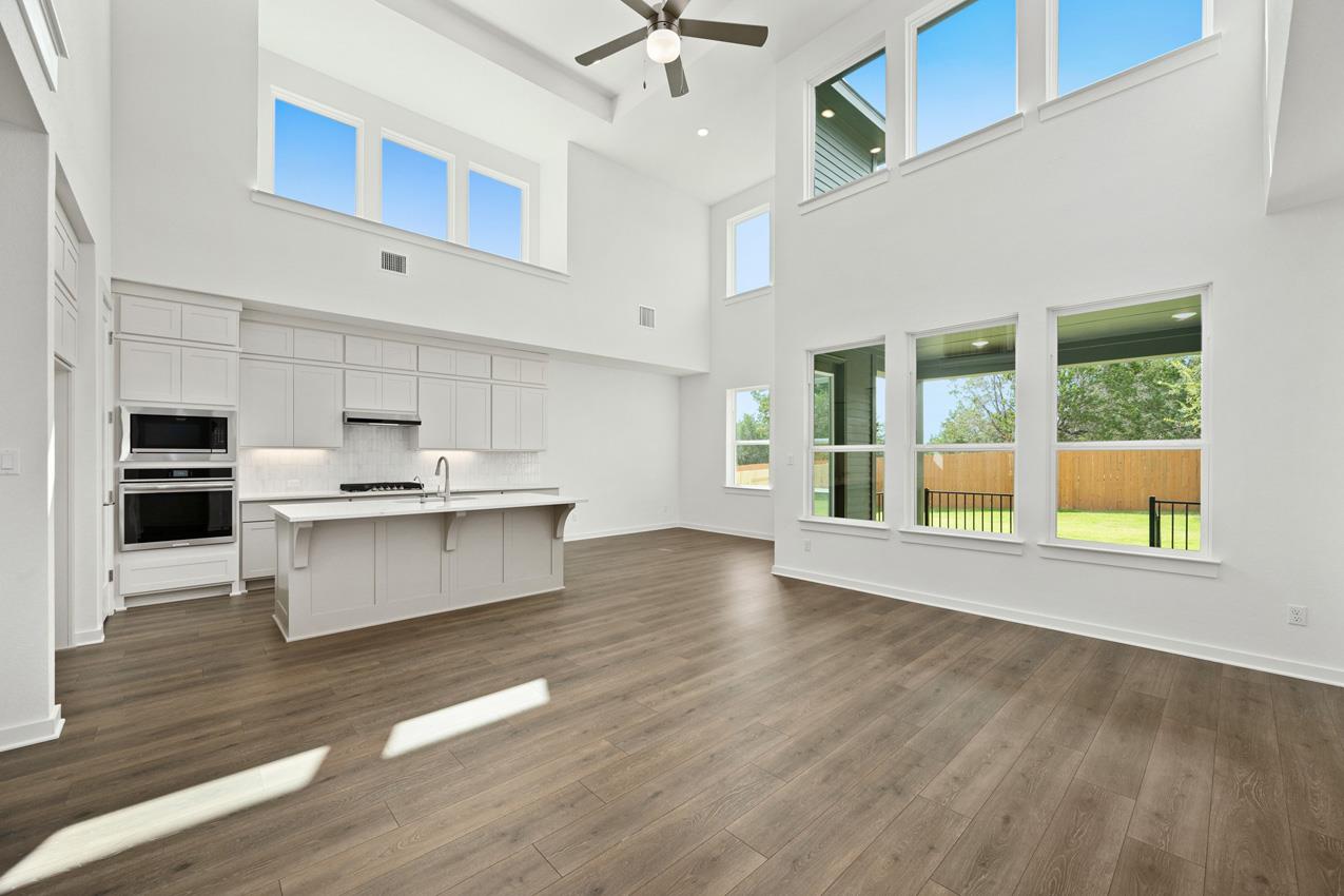 305 Luttrell Ln photo 4