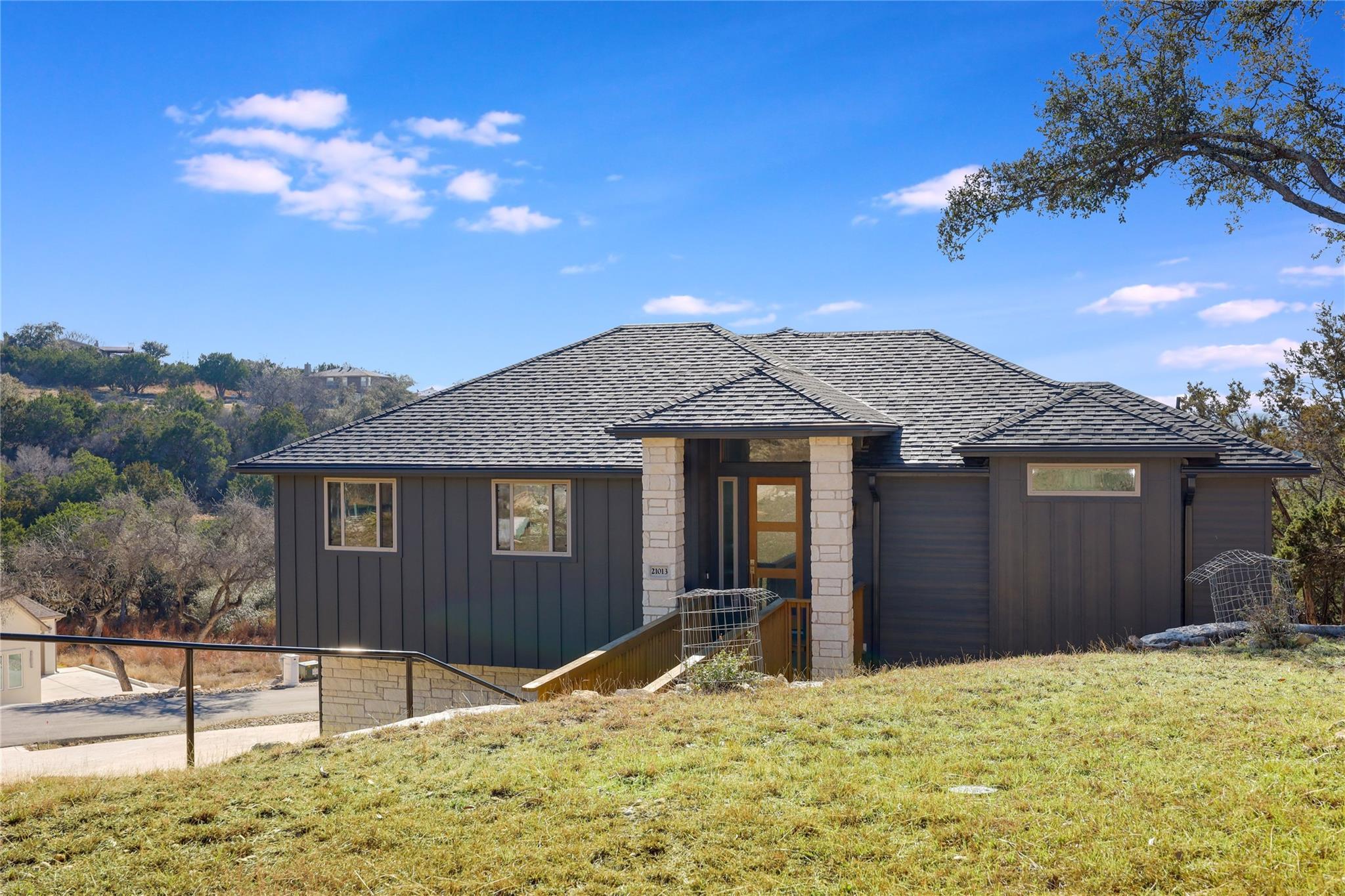 21013  Nimitz Ave, photo 3