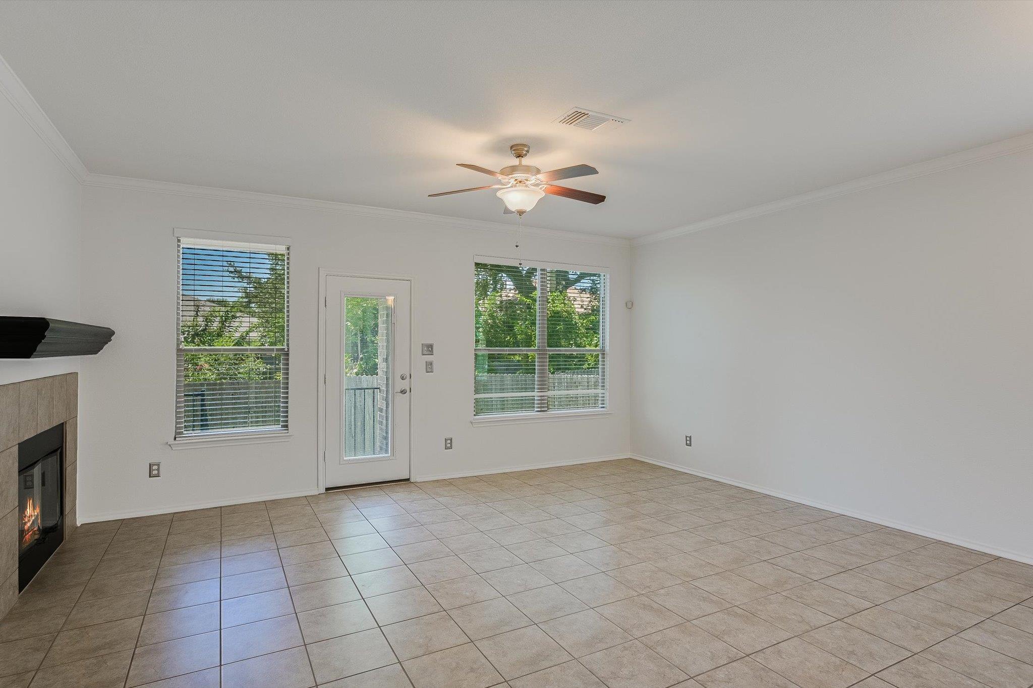 860  Water Hyacinth Loop, photo 3