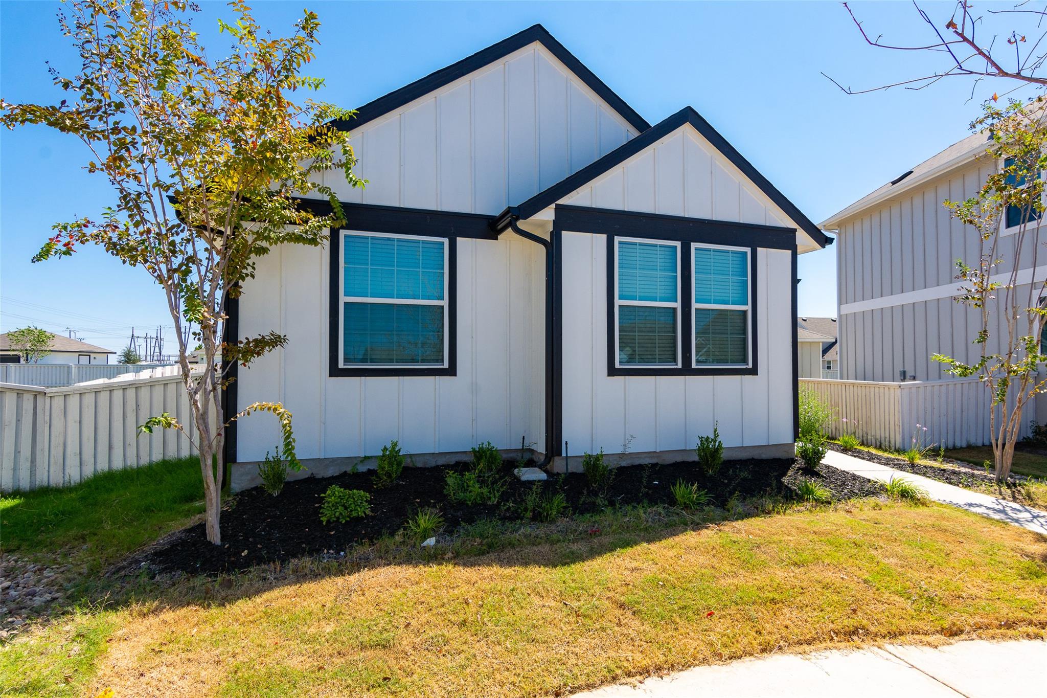 350  Fabion St, photo 2