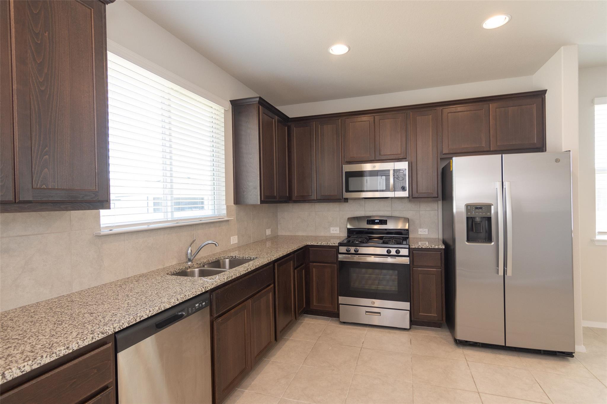 350  Fabion St, photo 11