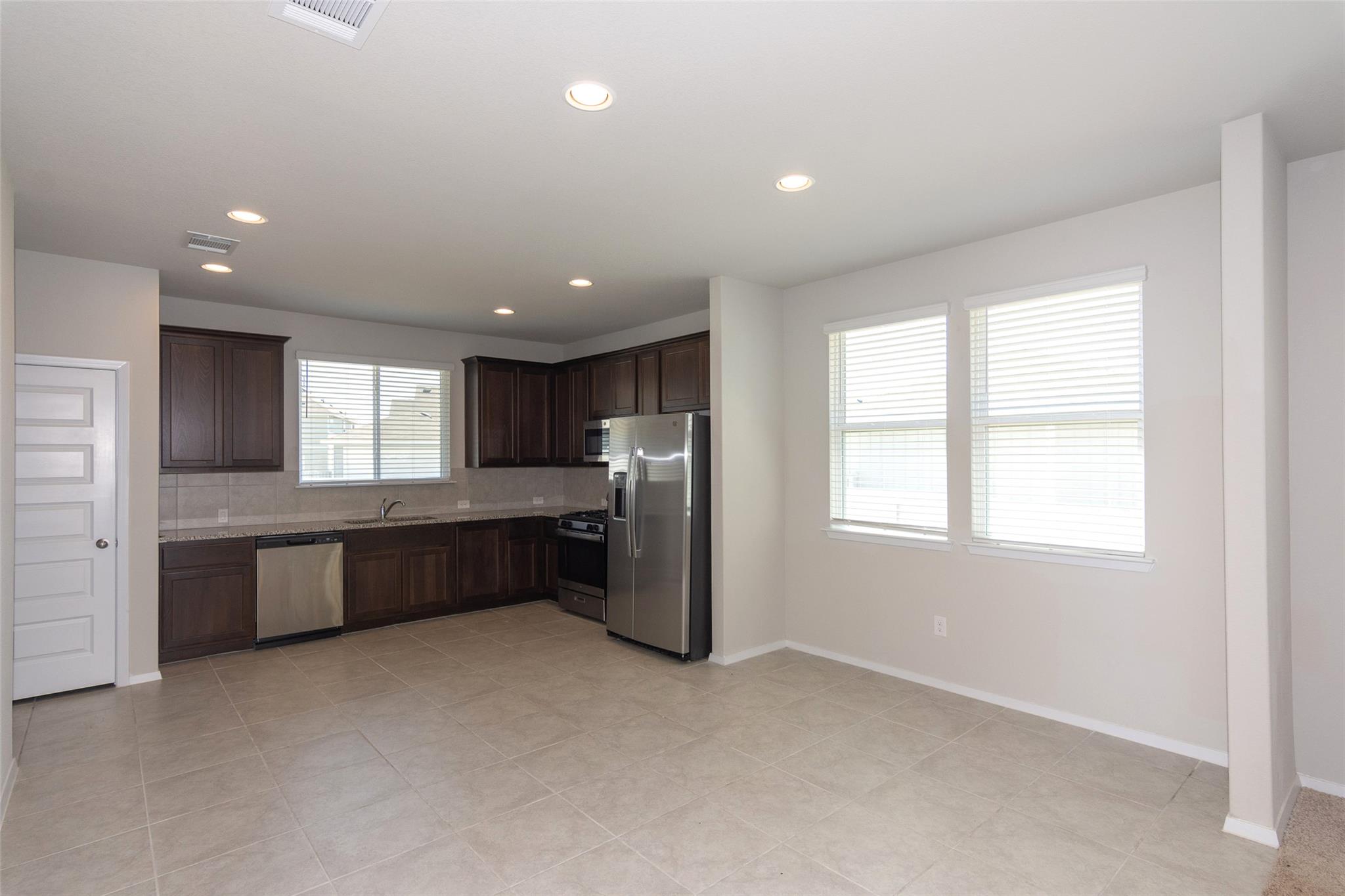350  Fabion St, photo 12