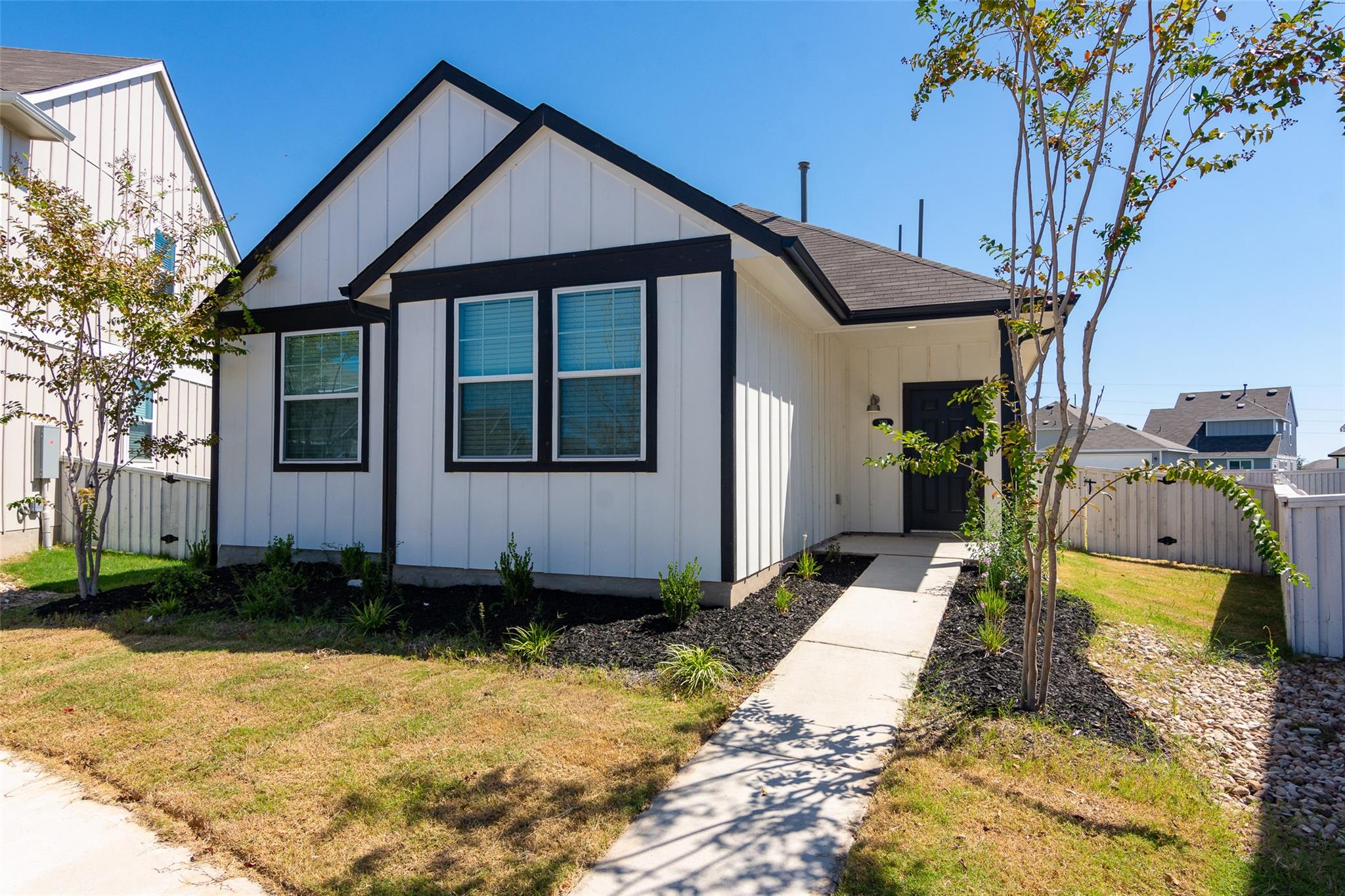 350  Fabion St, photo 3