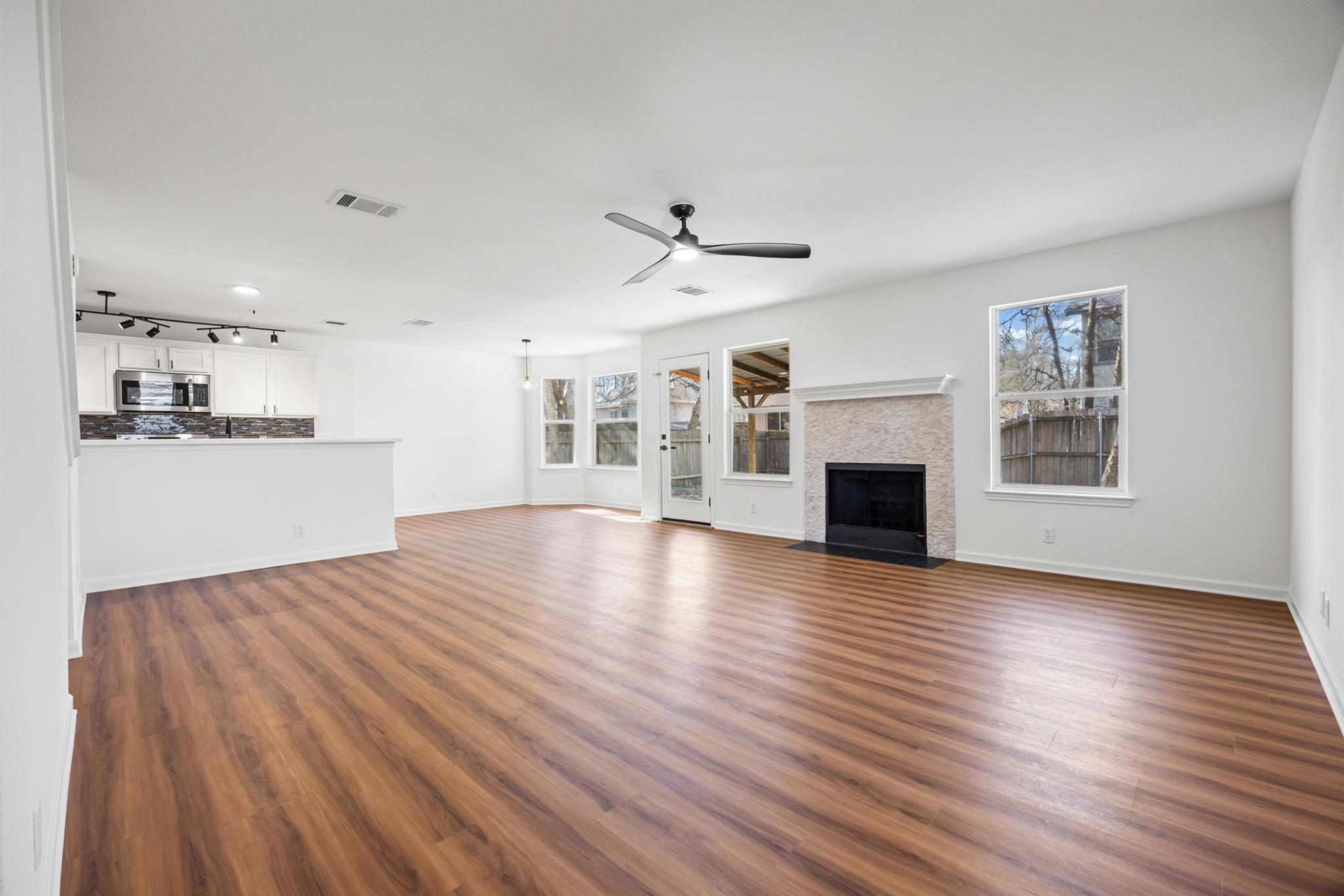 117  High Point Blvd, photo 3