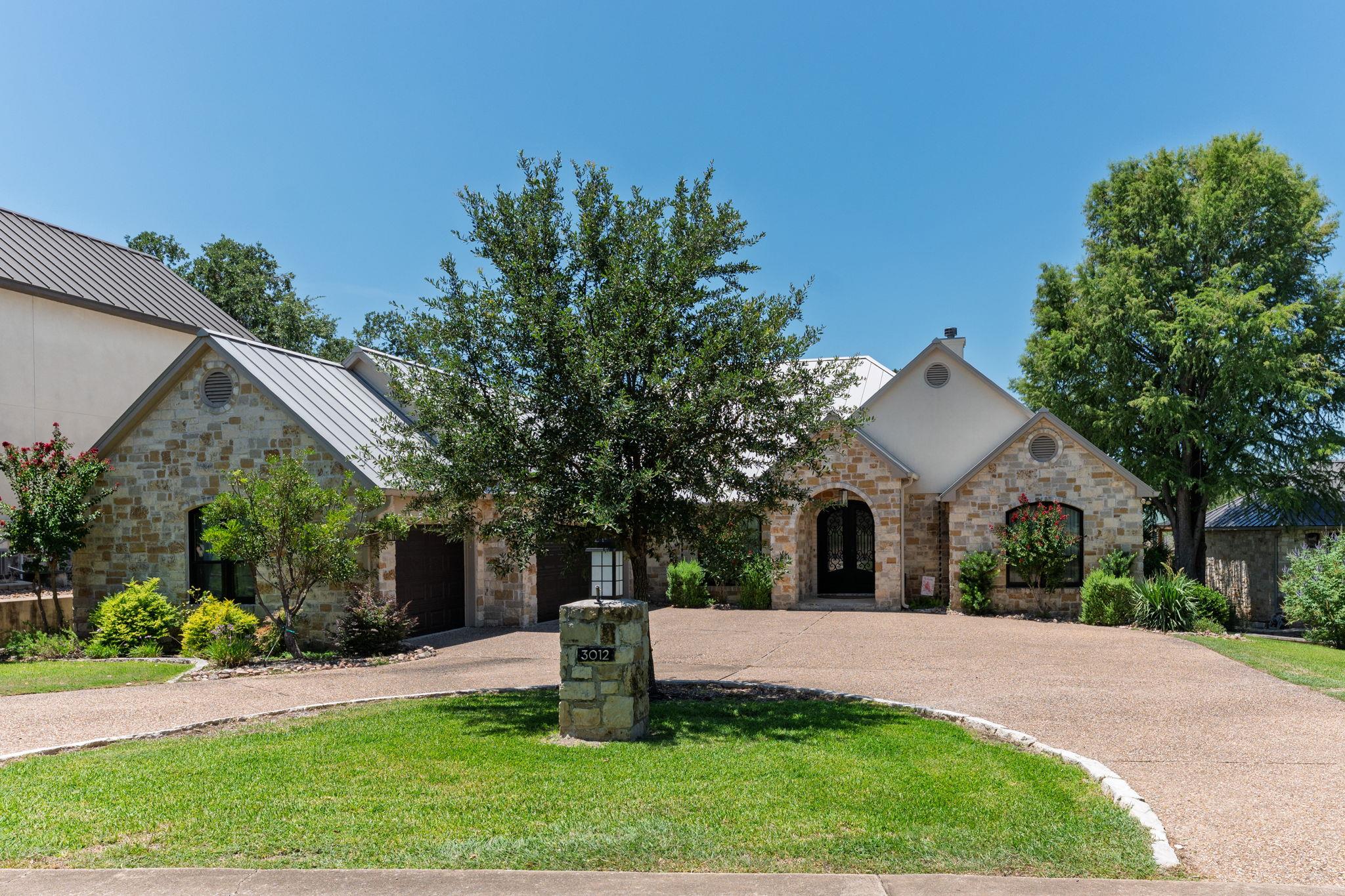 3012  Driftwood Ln, photo 2