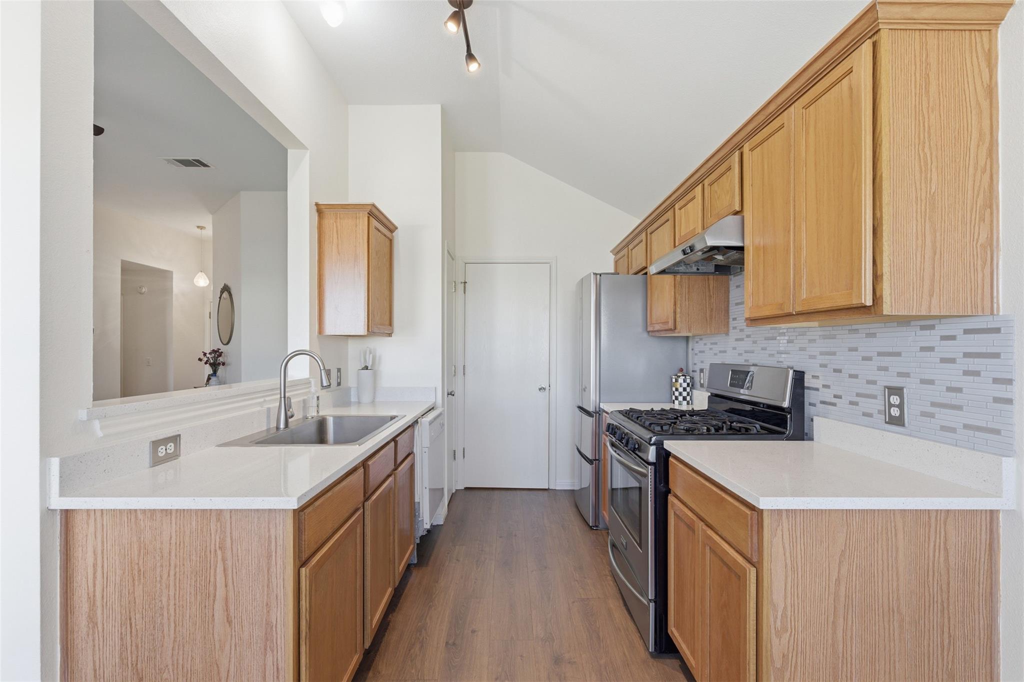 309  Dana Dr, photo 2